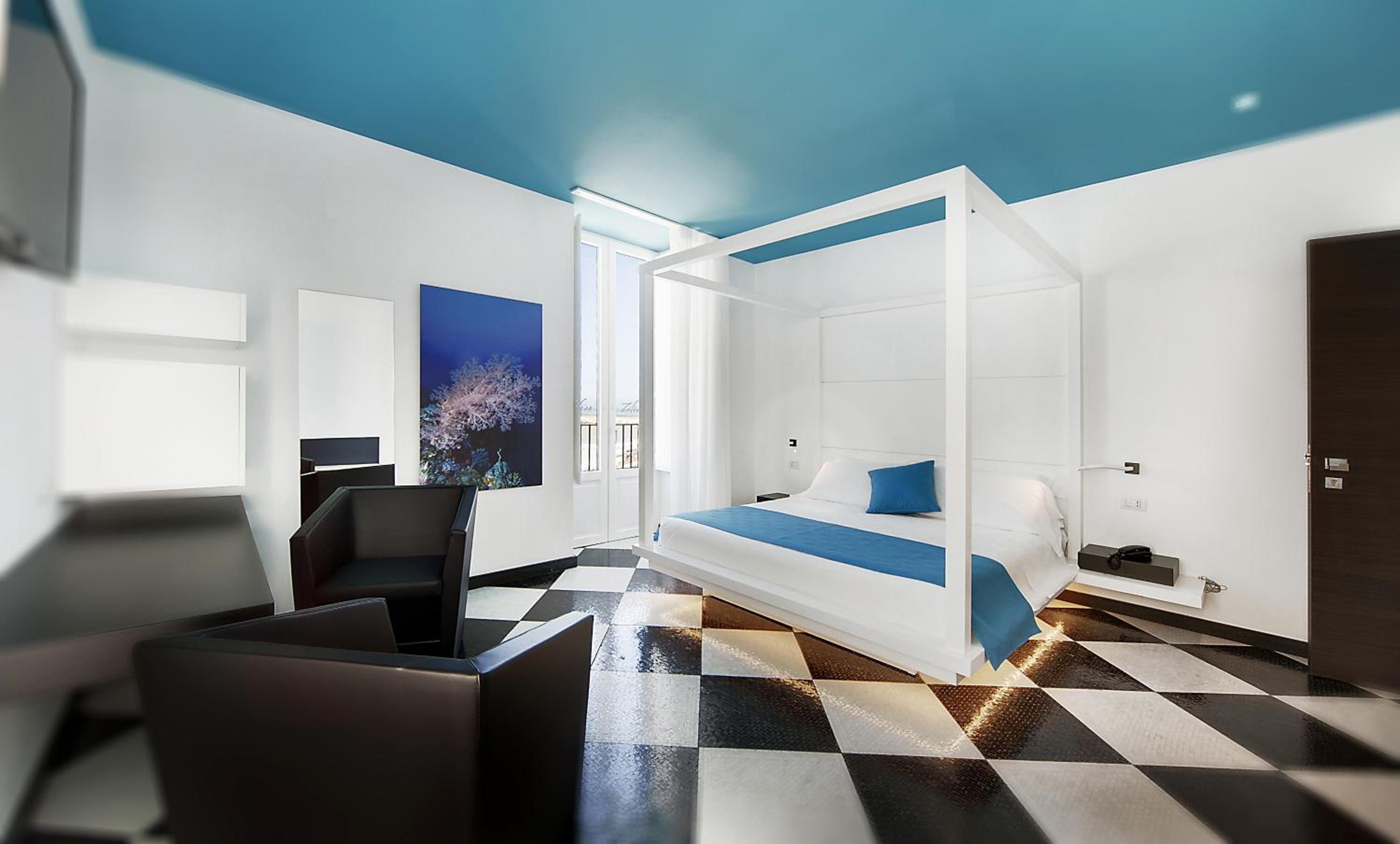 King Room with Pool View photo 3