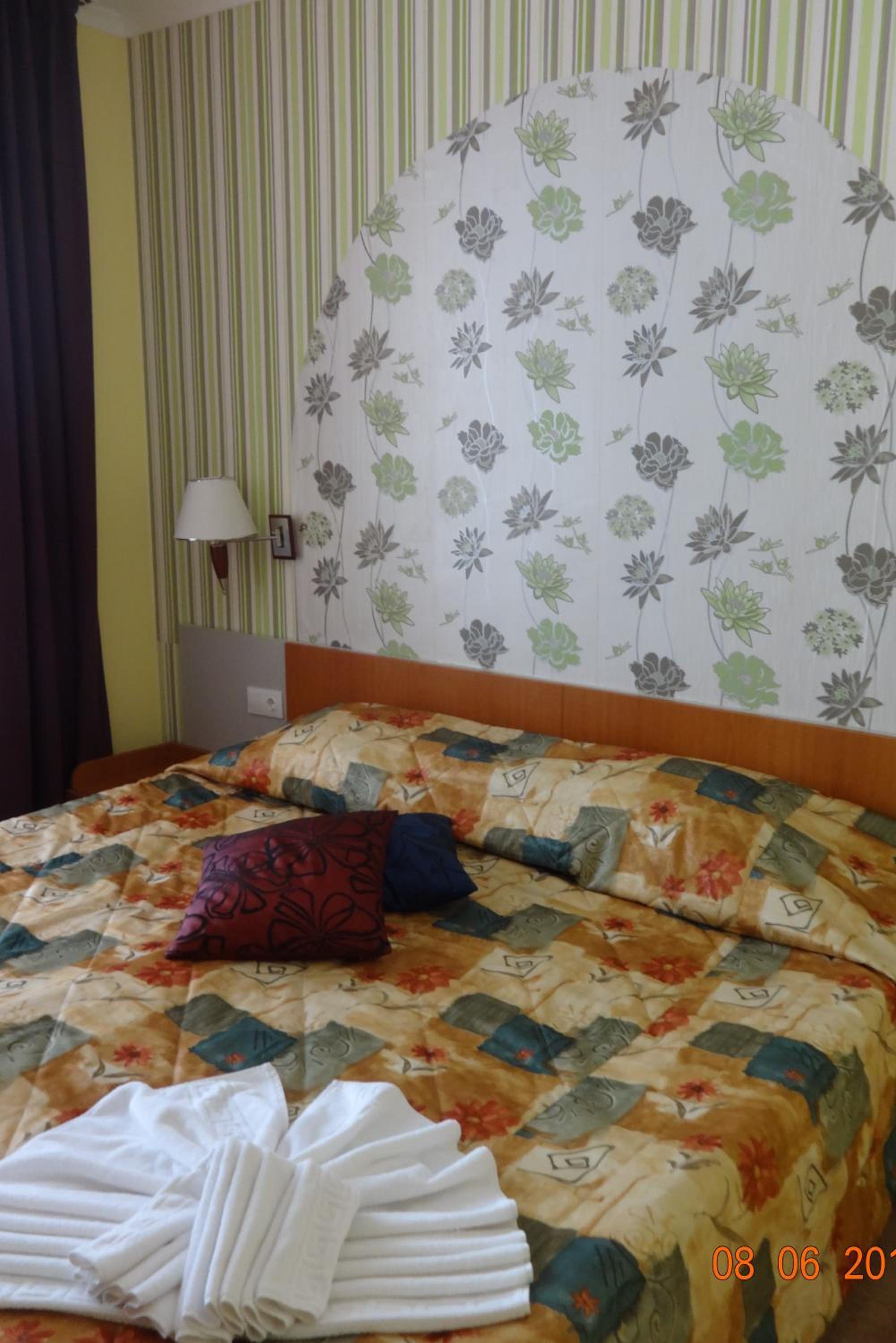One-Bedroom Apartment with Balcony and Partial Sea View