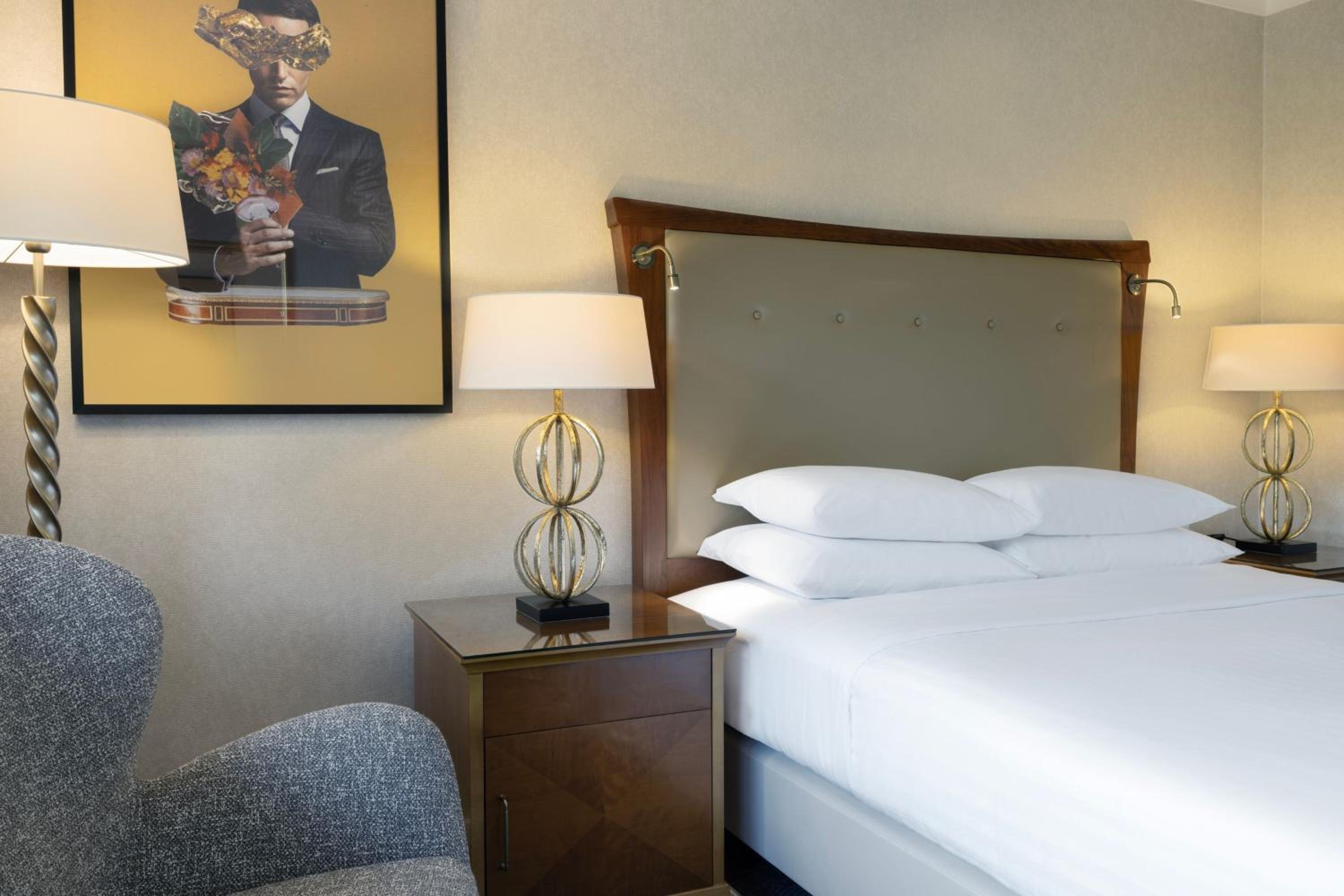 Deluxe Queen Room - Photo 2