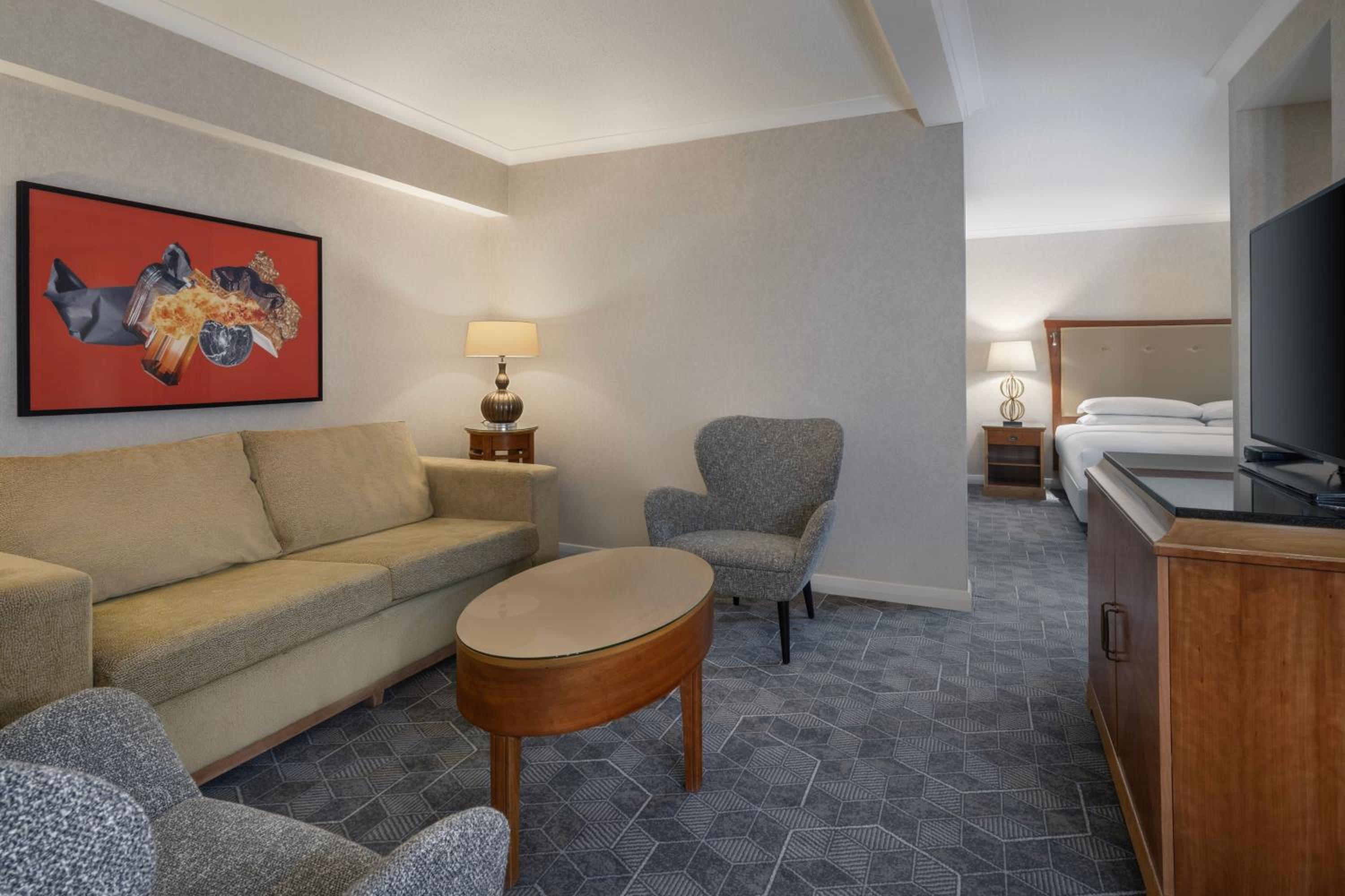 One-Bedroom King Suite with Sofa Bed and Garden View photo 1