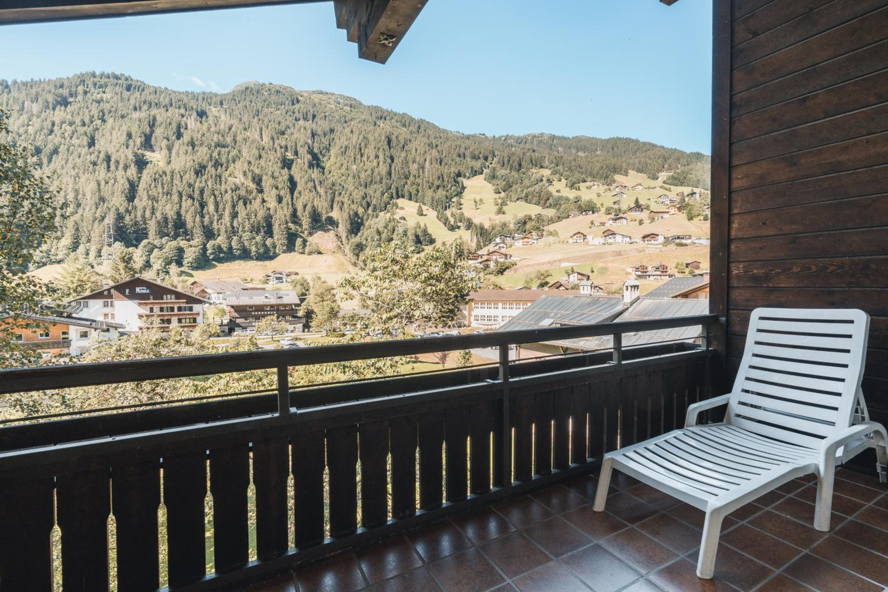 Apartment with Balcony photo 3