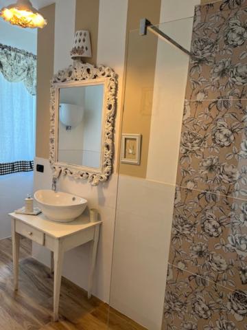 Twin Room with Private Bathroom photo 3