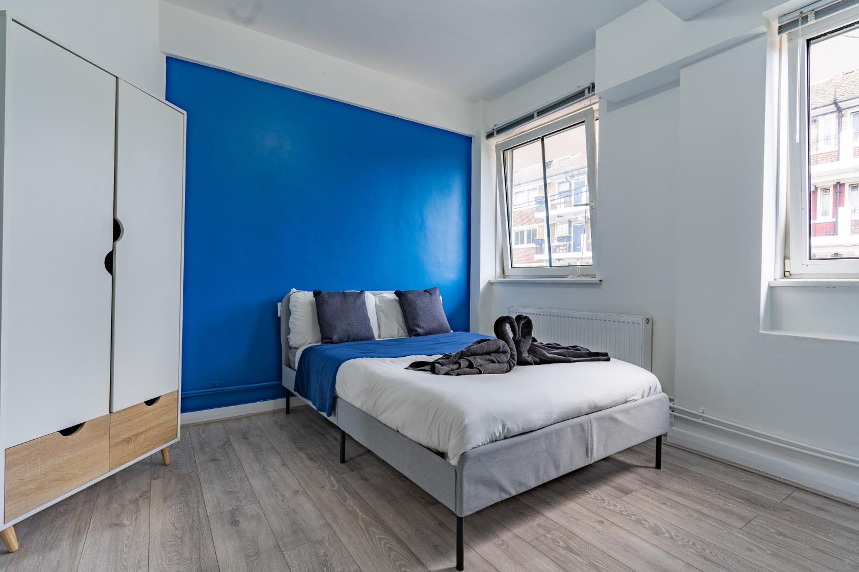 One-Bedroom Apartment photo 1