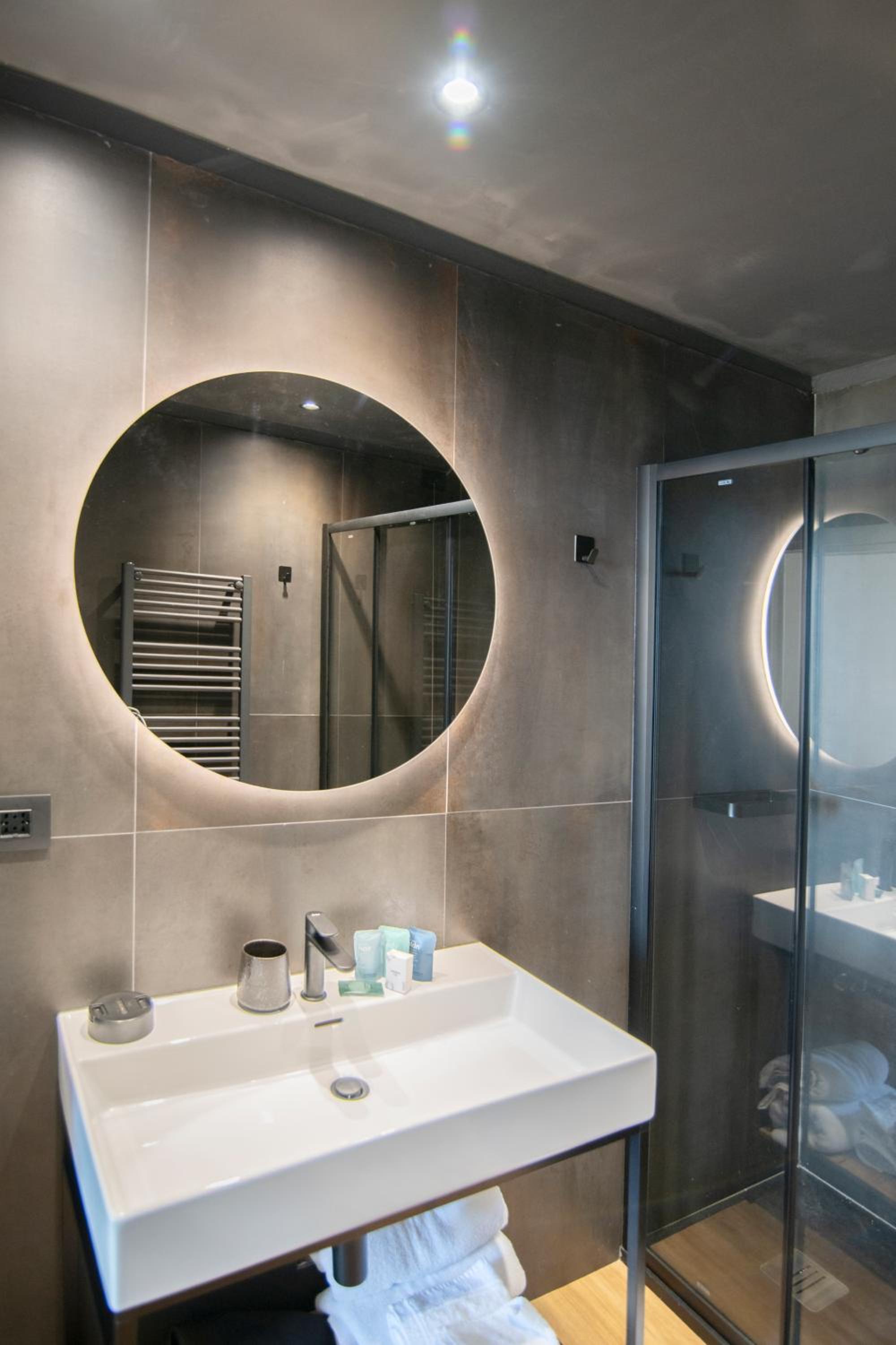 Double or Twin Room with Side Sea View photo 3