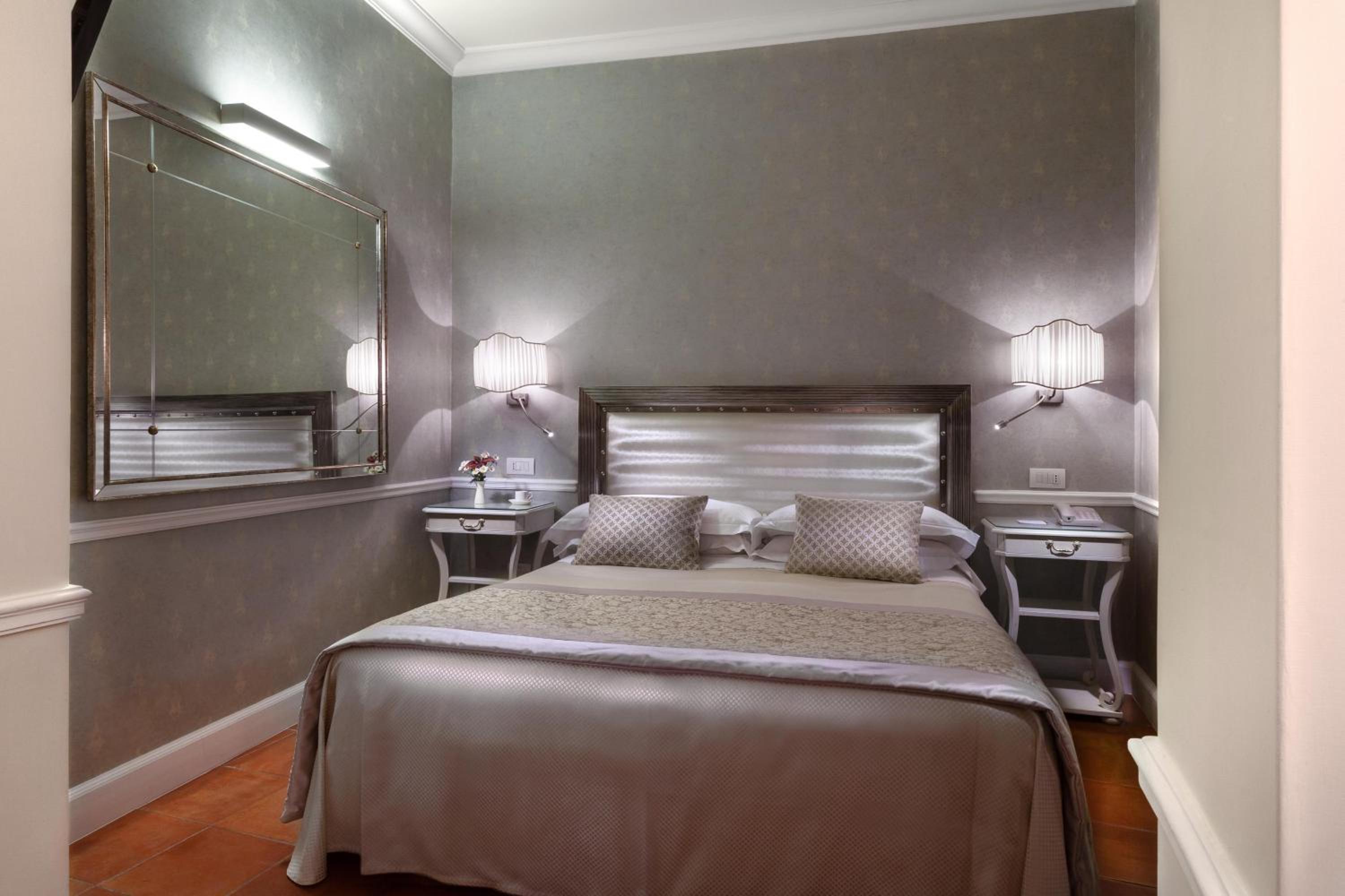 Double or Twin Room - Photo 5