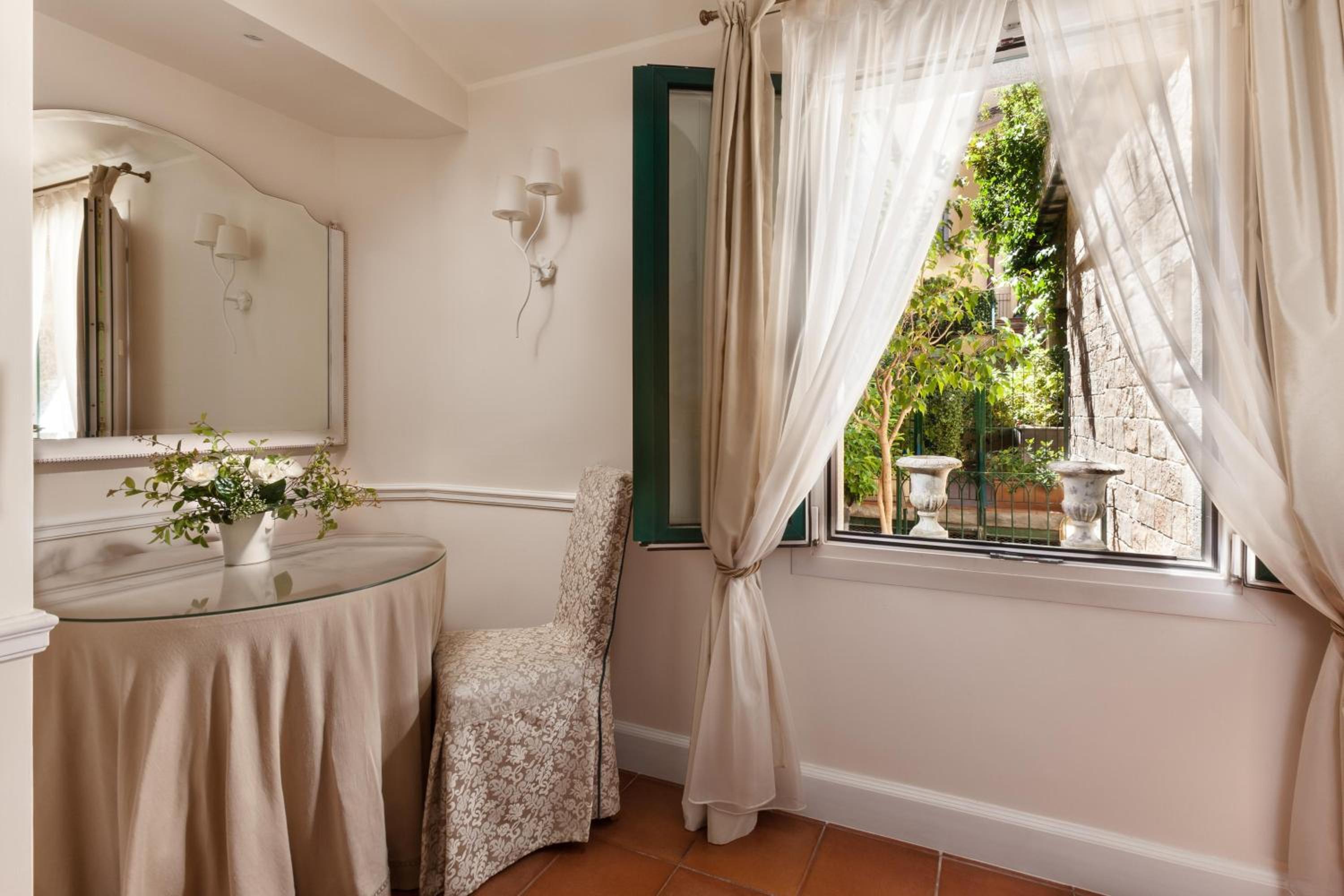 Double or Twin Room - Photo 3