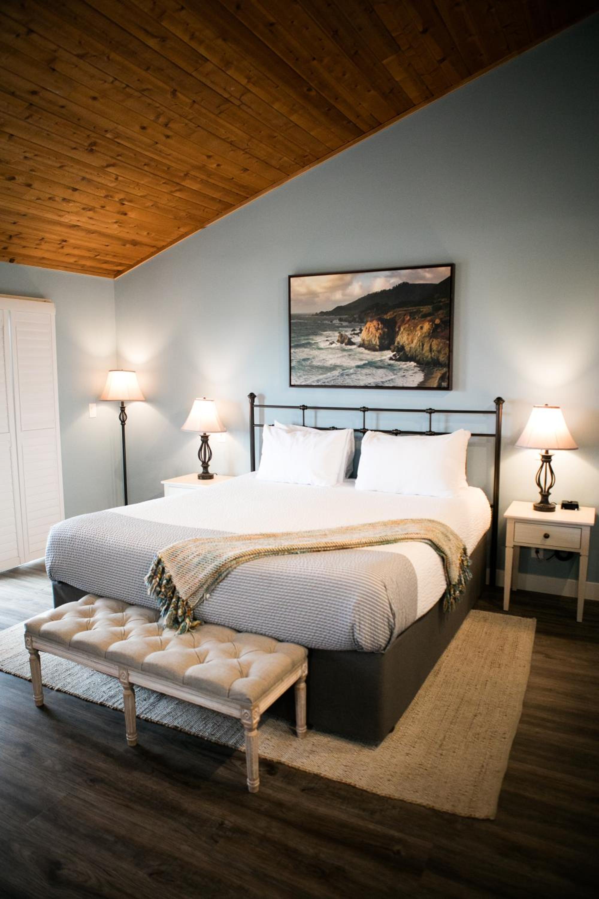 Deluxe King Room with Ocean View - Photo 1