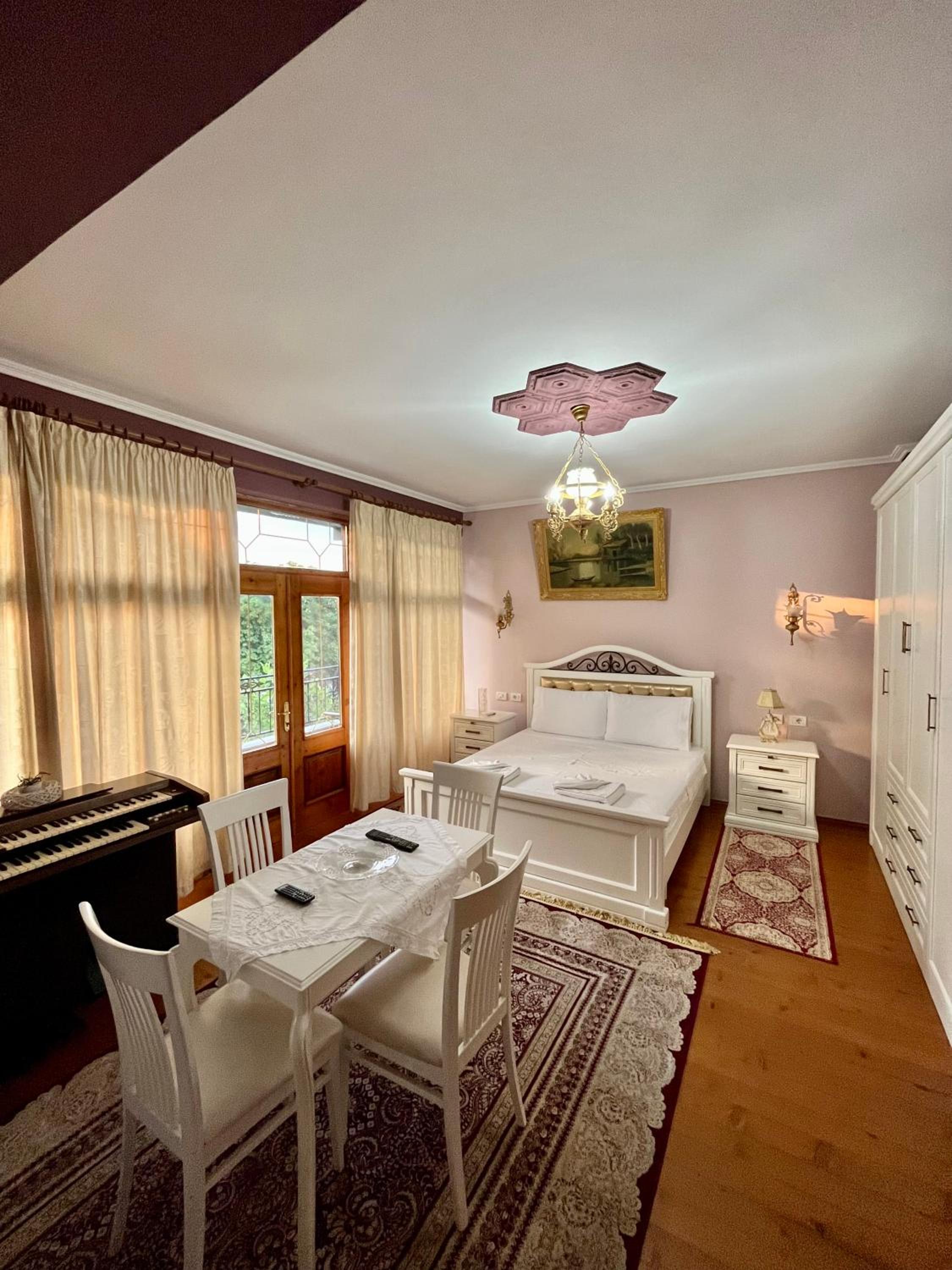 Double Room with Balcony (3 Adults) photo 1