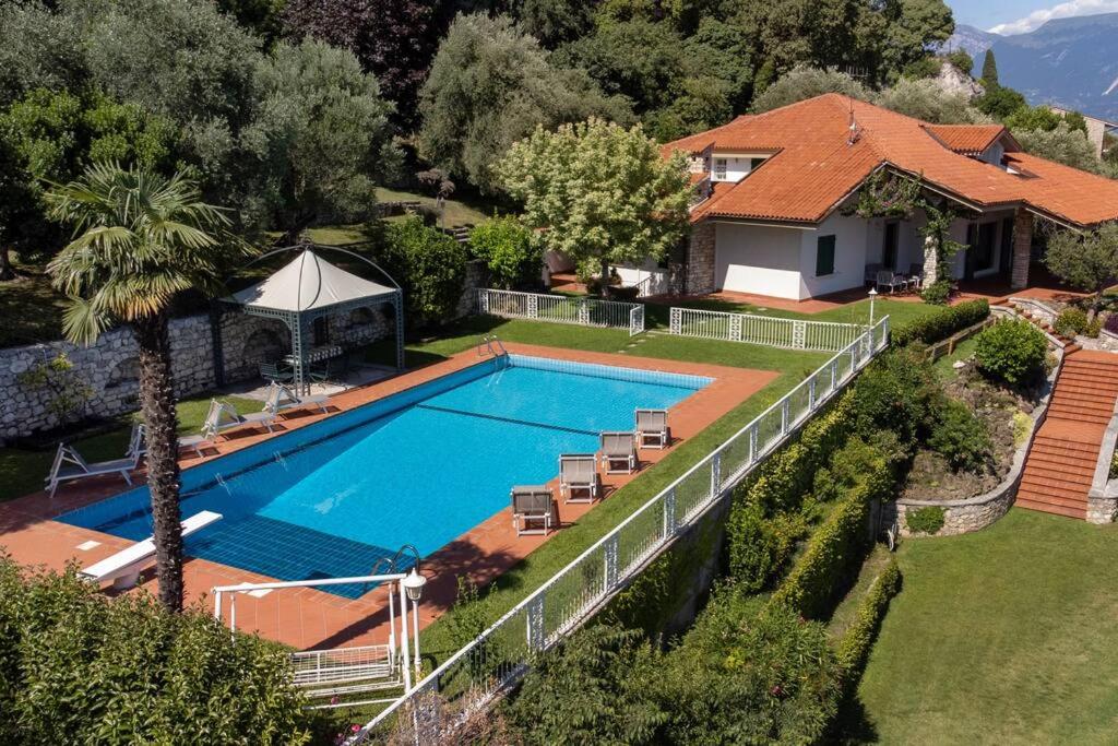 Villa photo 2