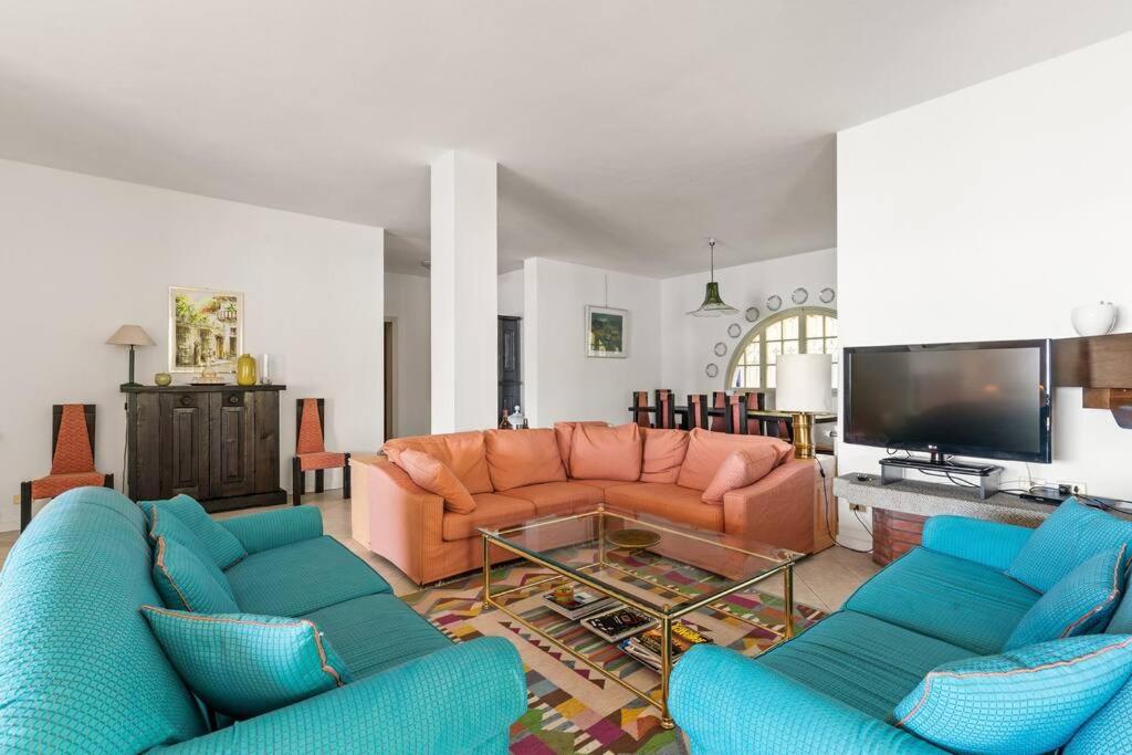 Villa photo 1