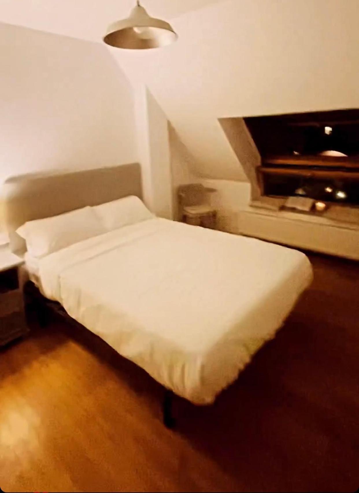 Double Room with Private Bathroom photo 3