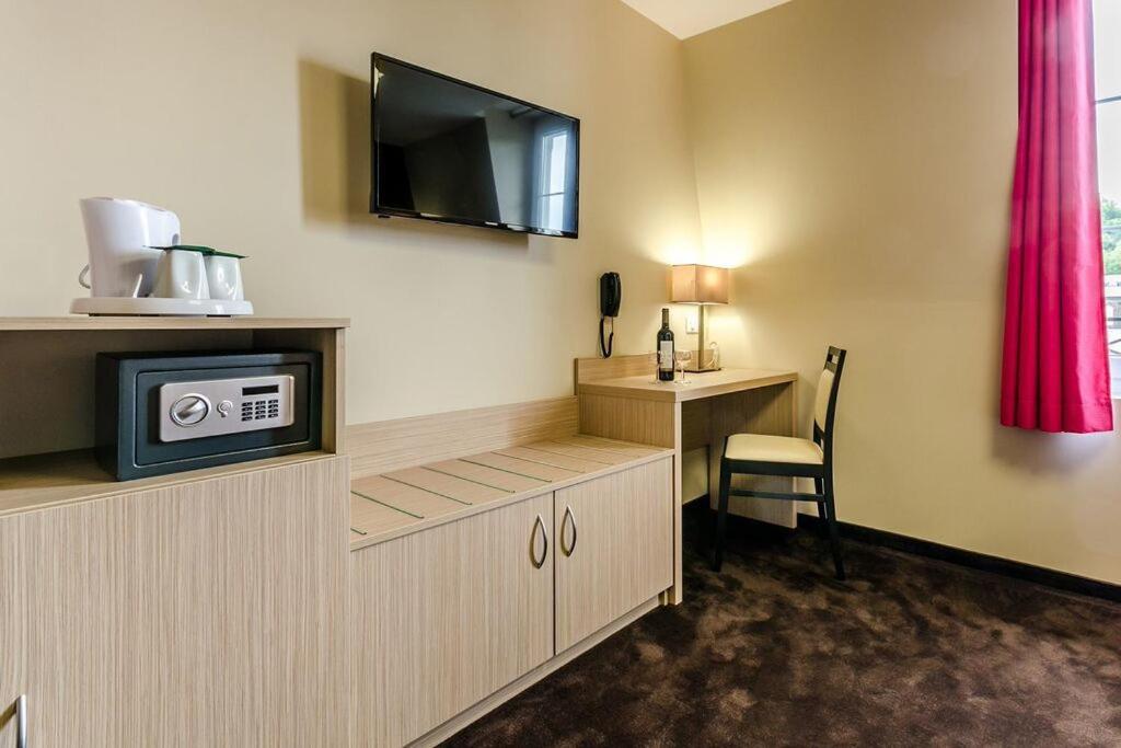 Twin Room - Photo 3