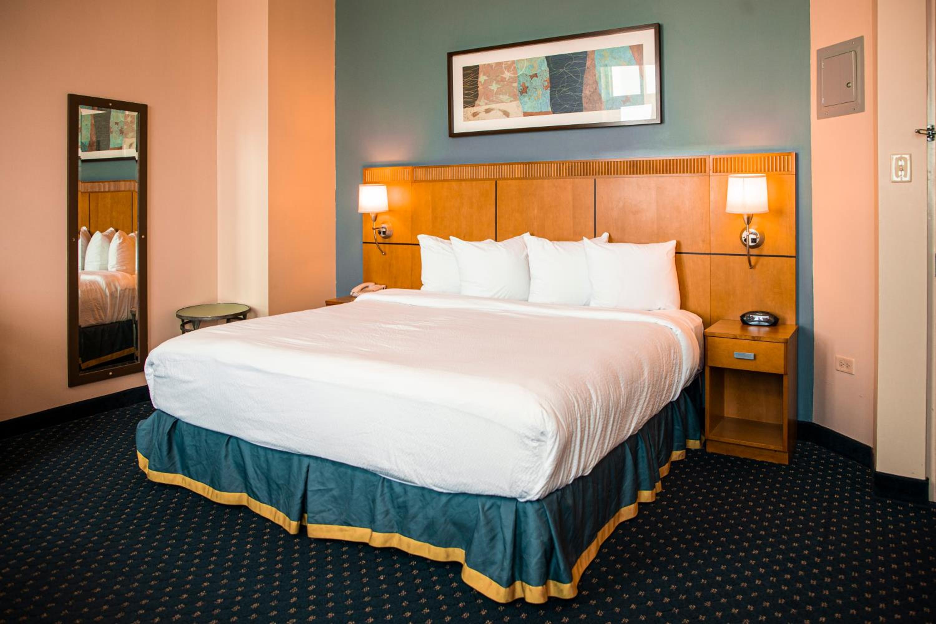 King Room with Roll-in Shower - Mobility Accessible photo 1