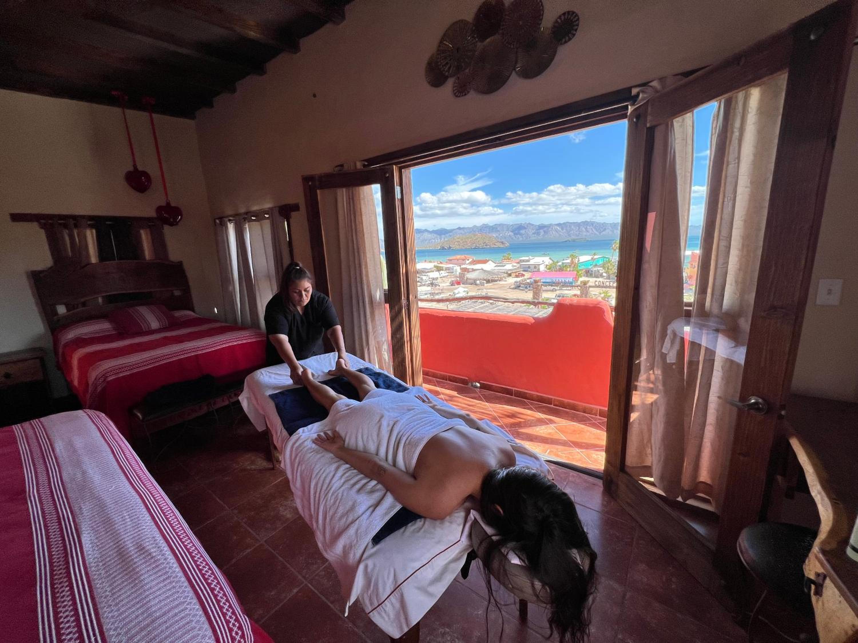Deluxe Suite with Sea View photo 3