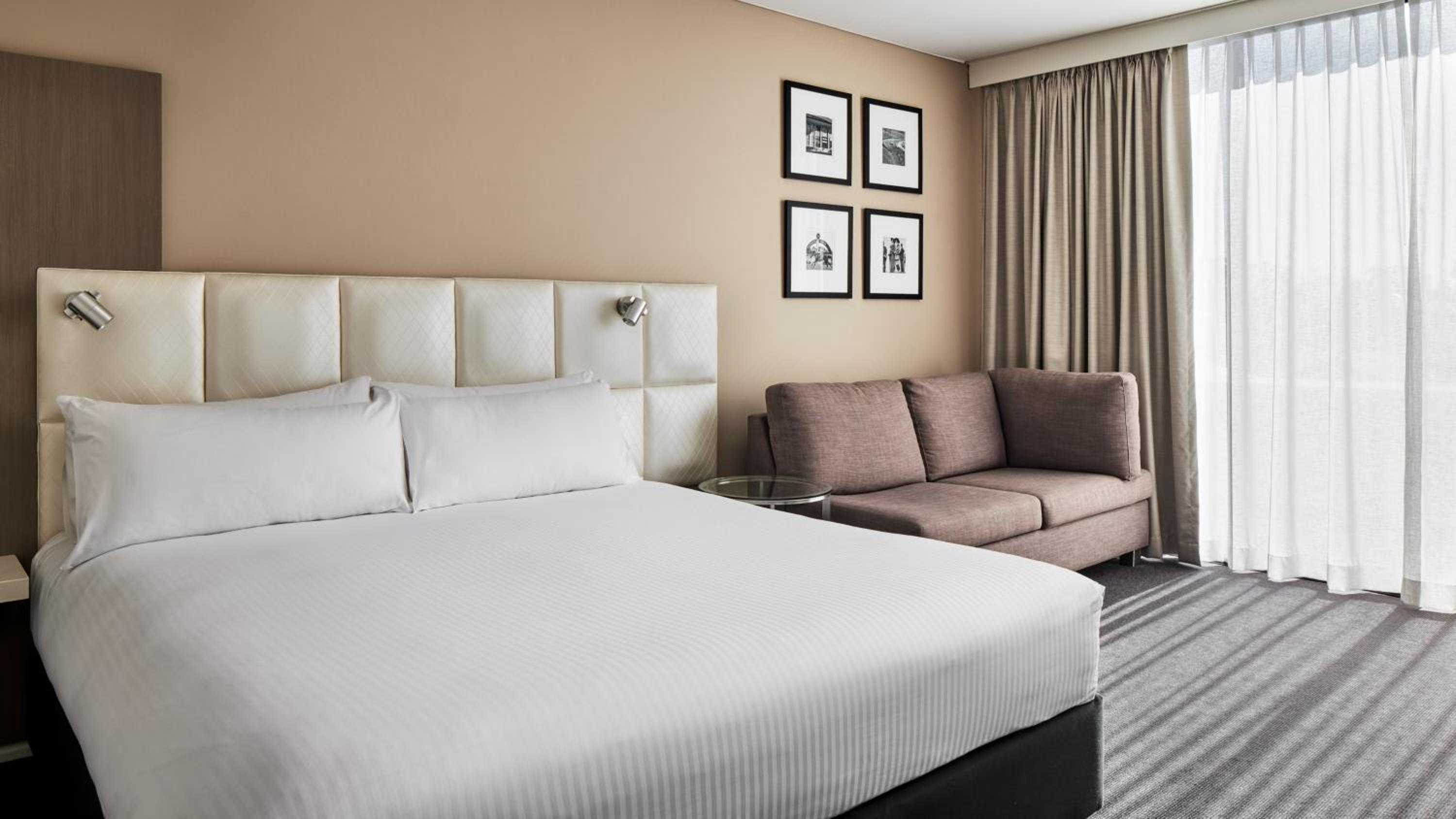 Premium King Room photo 3