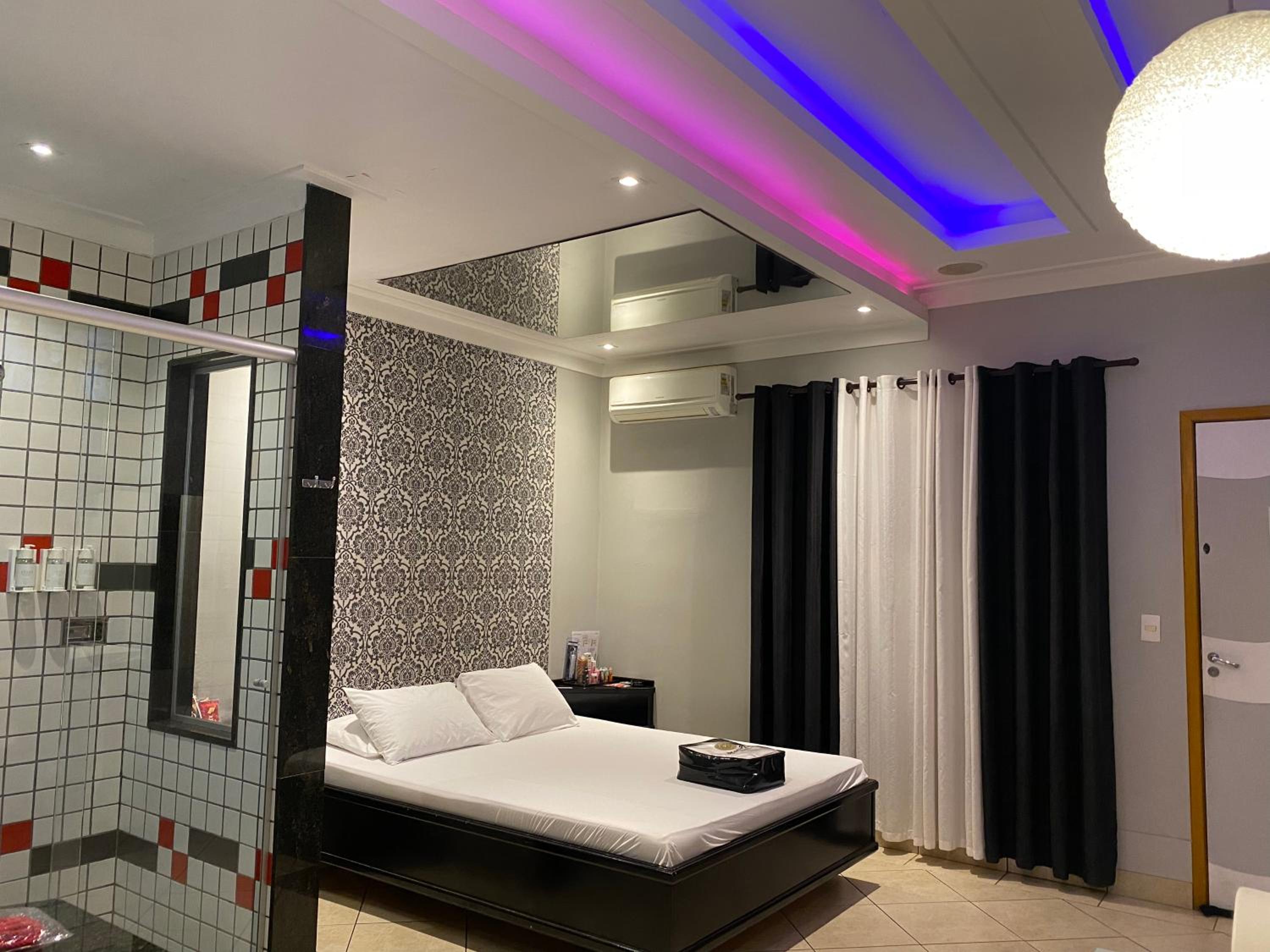 Suite with Hot Tub