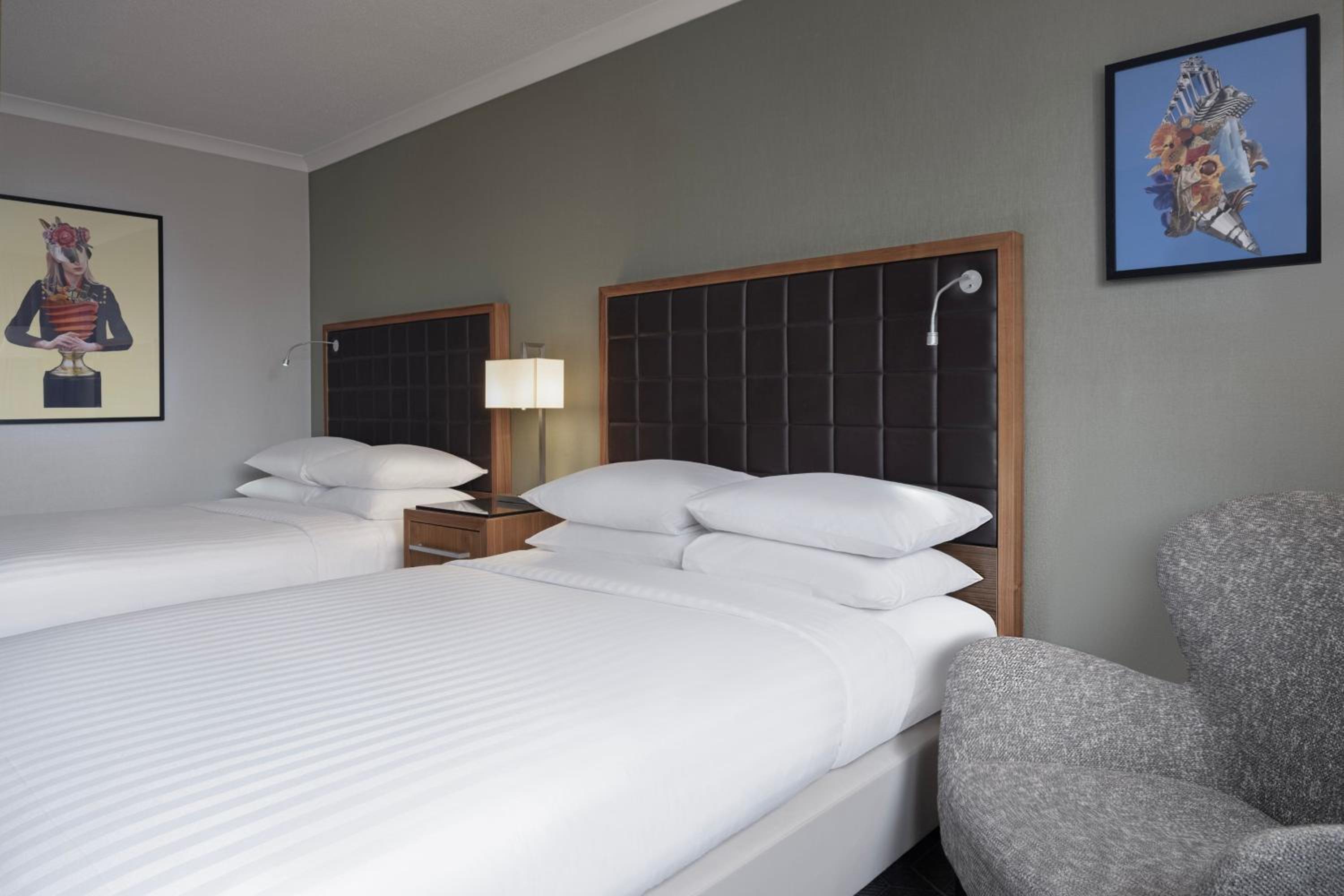 Deluxe Family Room with Two Double Beds and Marina View - Photo 2