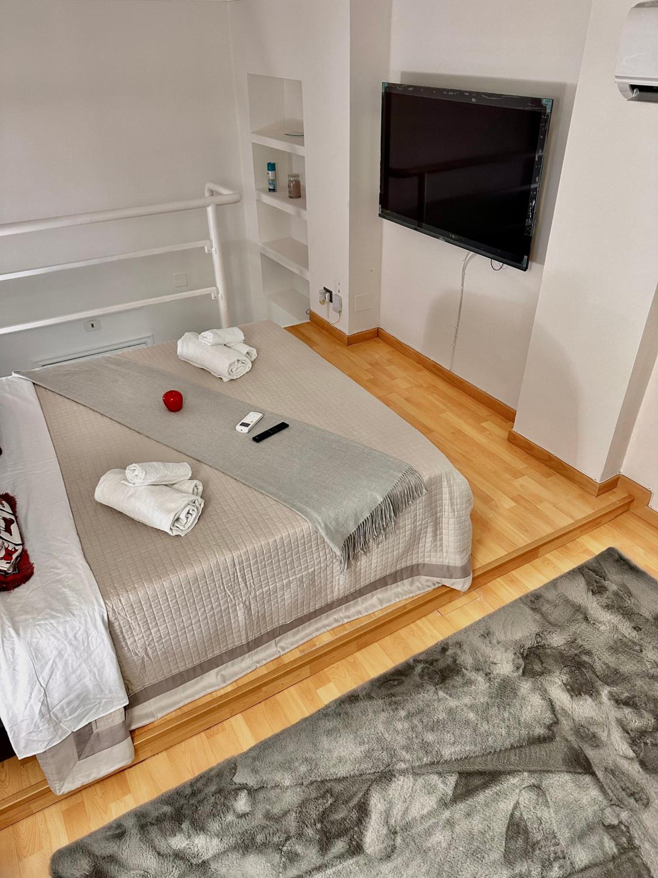 One-Bedroom Apartment photo 3