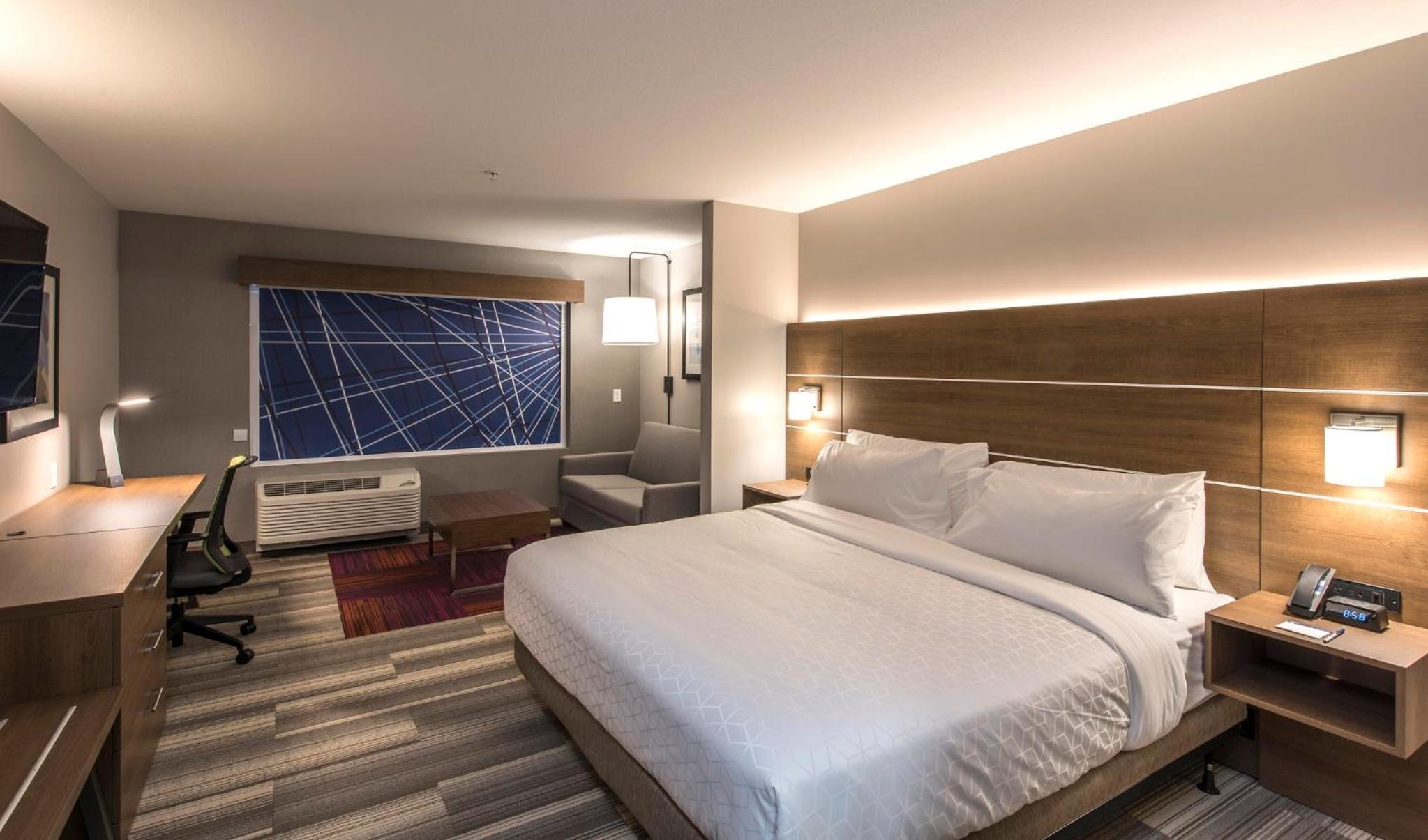 Standard King Room - Photo 2