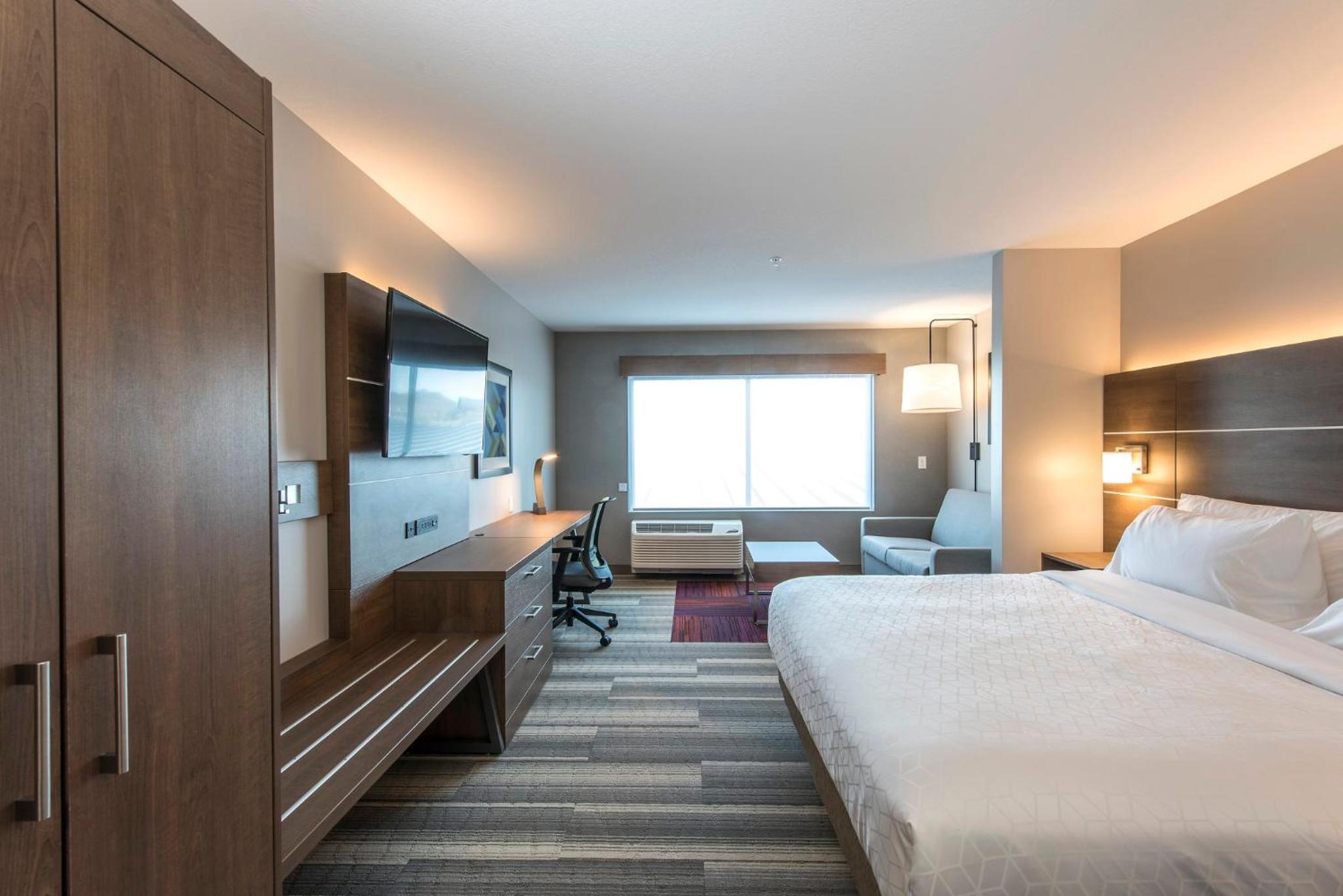 King Suite - Photo 3