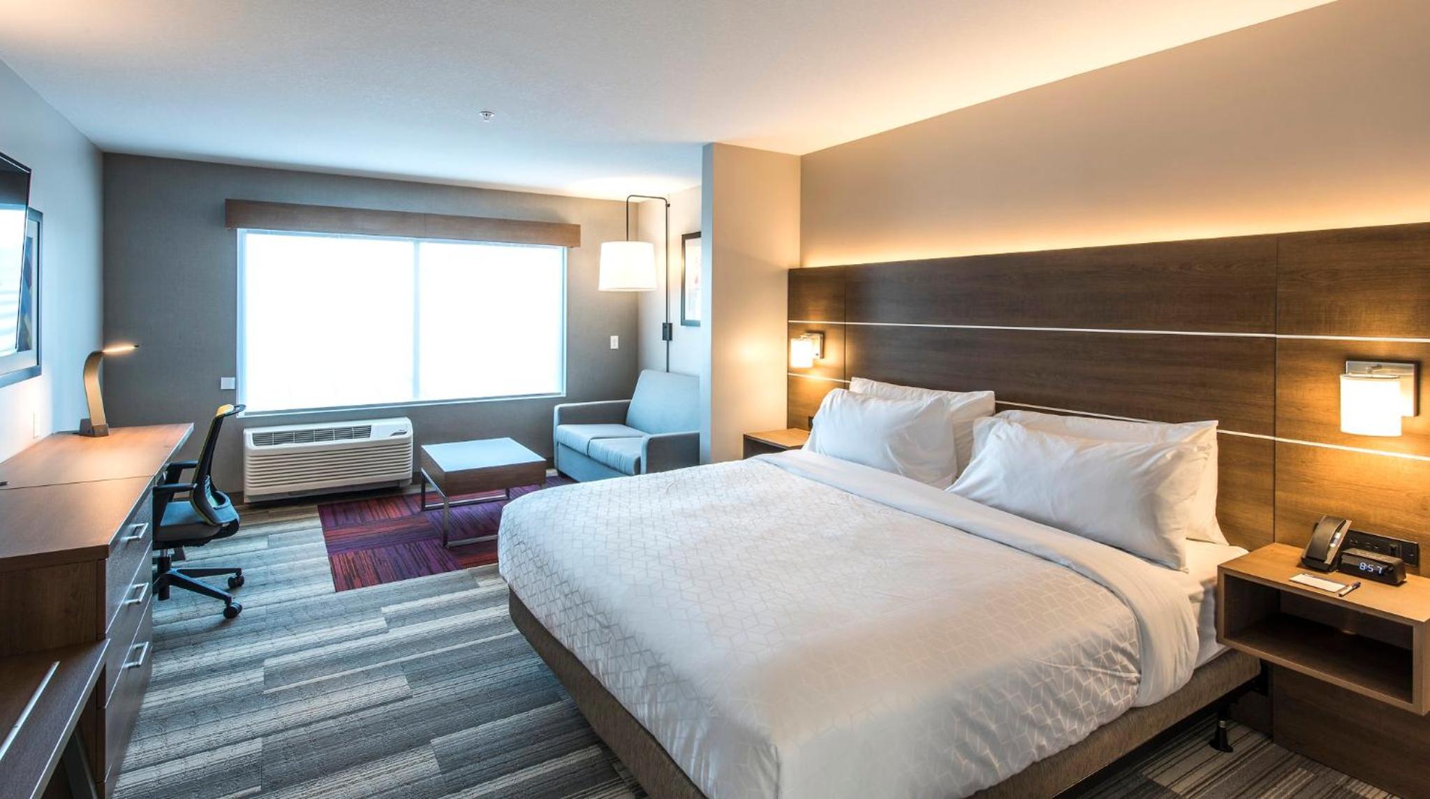 King Suite - Photo 2