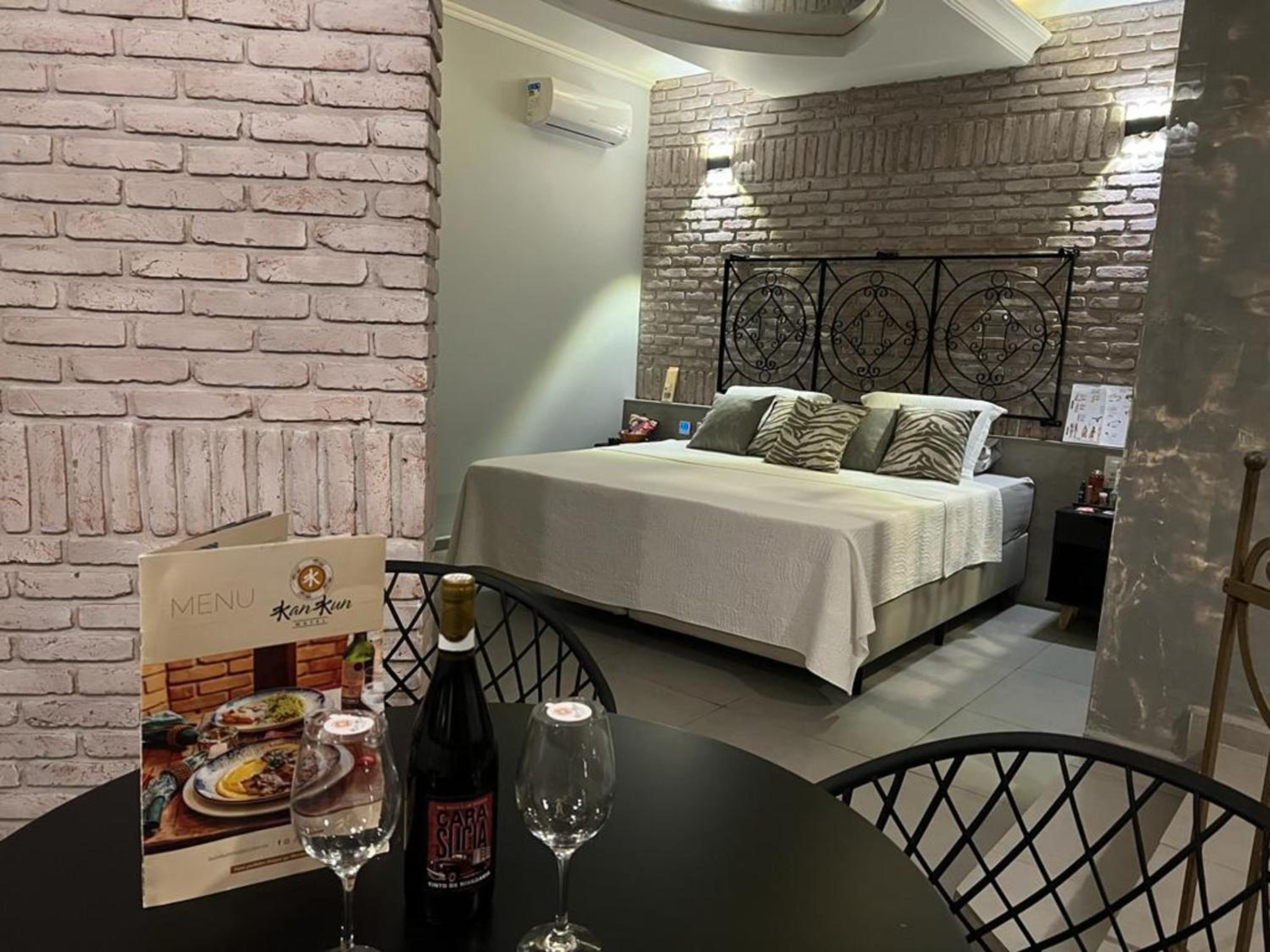 Deluxe Suite with Spa Bath