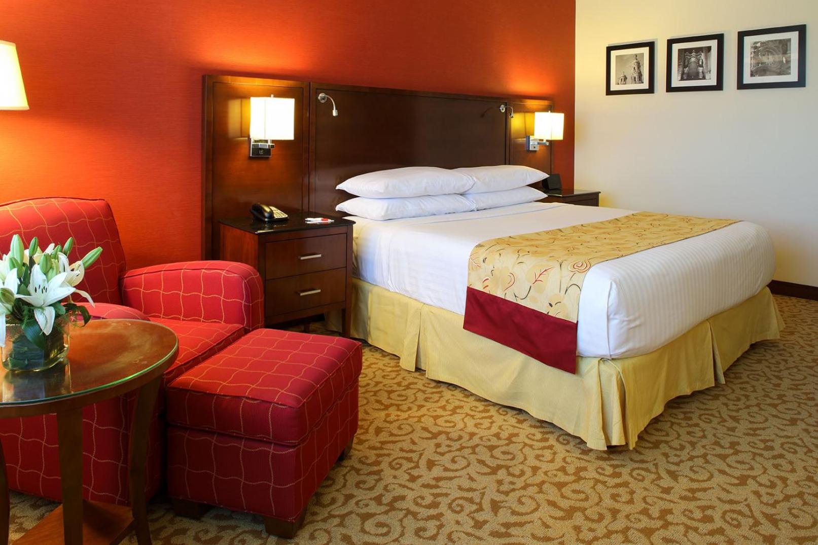 Deluxe Room, 1 King Bed