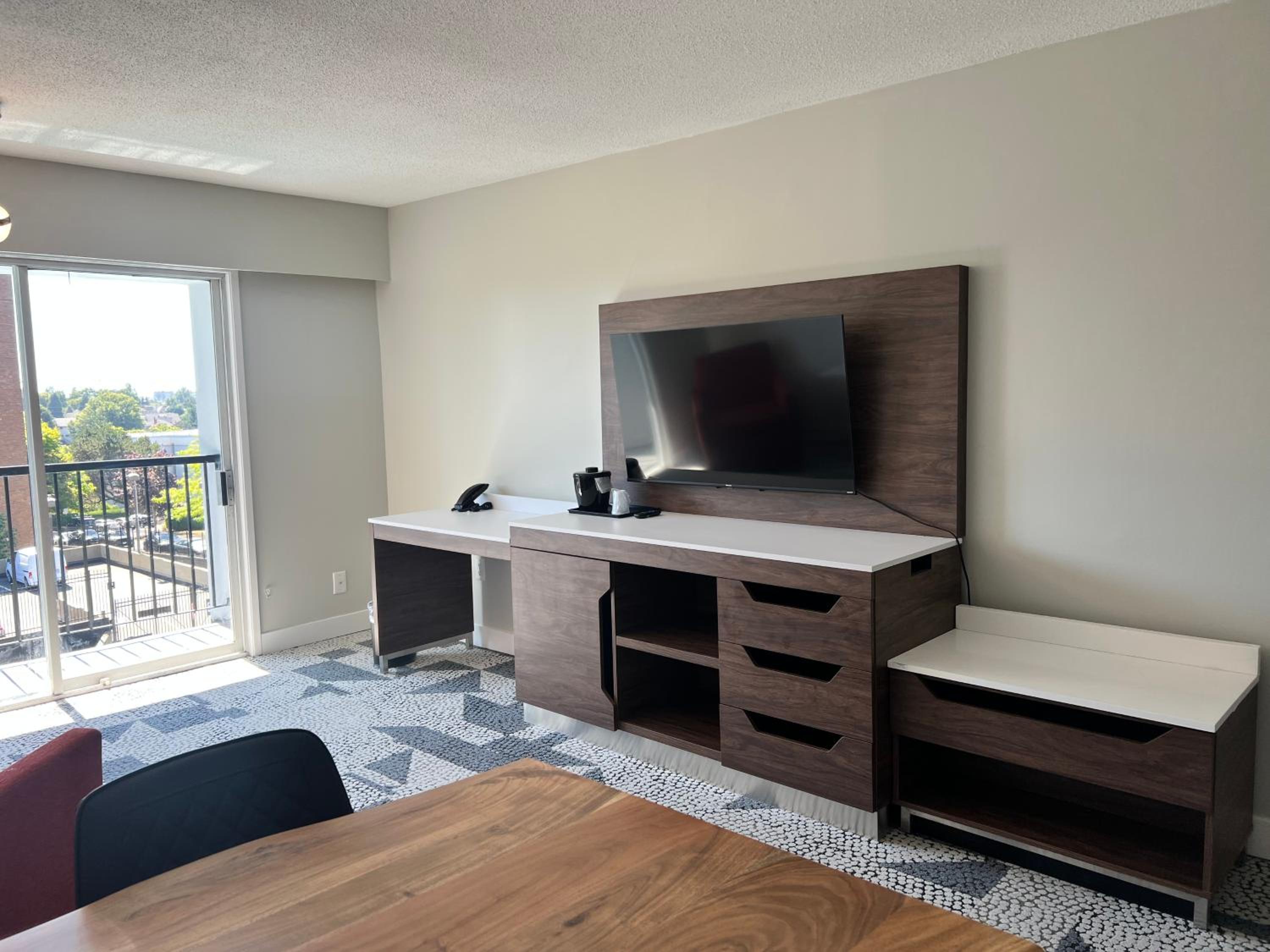 One-Bedroom Suite with Two Queen Beds - Non-Smoking - Photo 5