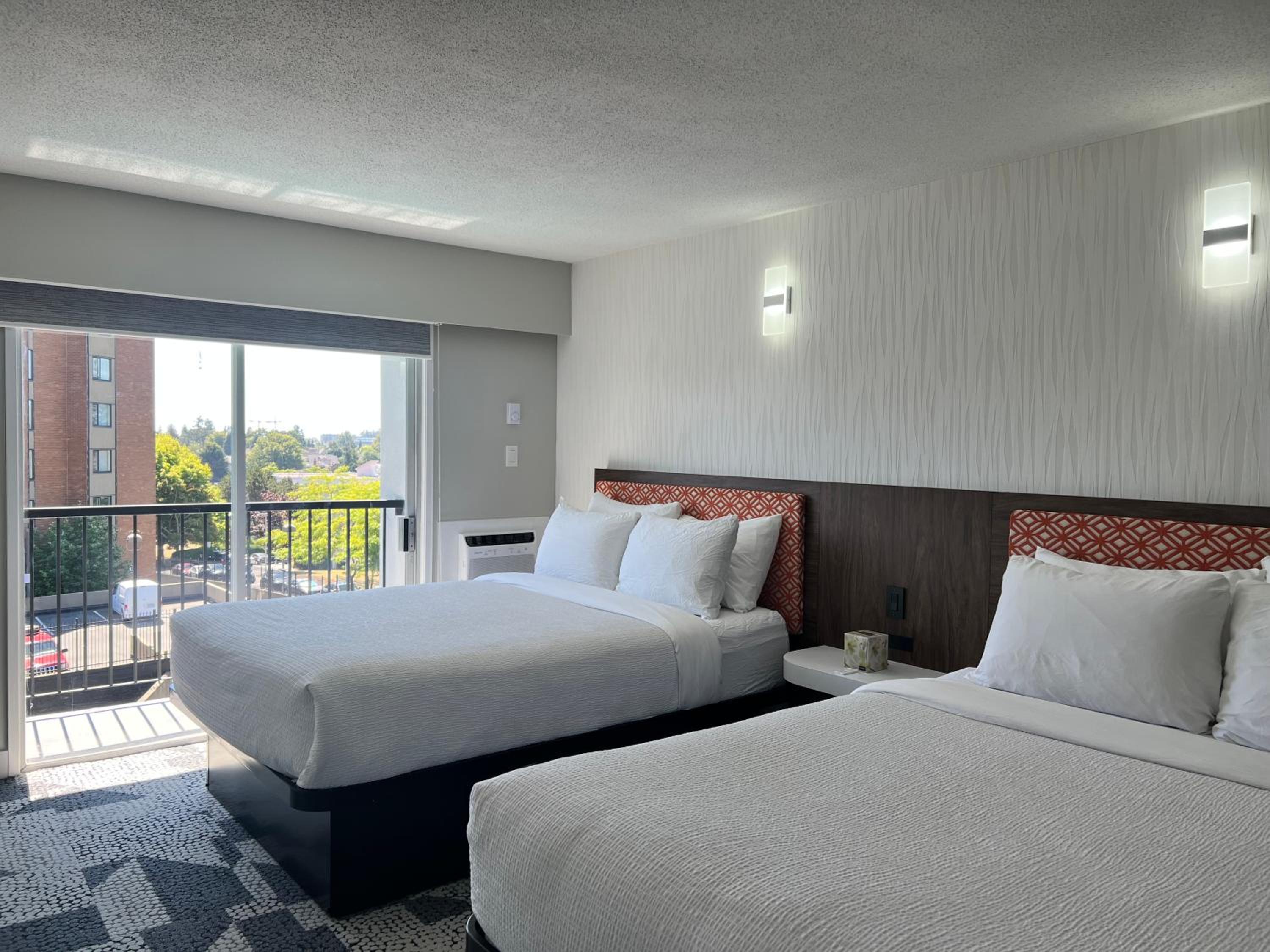 One-Bedroom Suite with Two Queen Beds - Non-Smoking - Photo 2