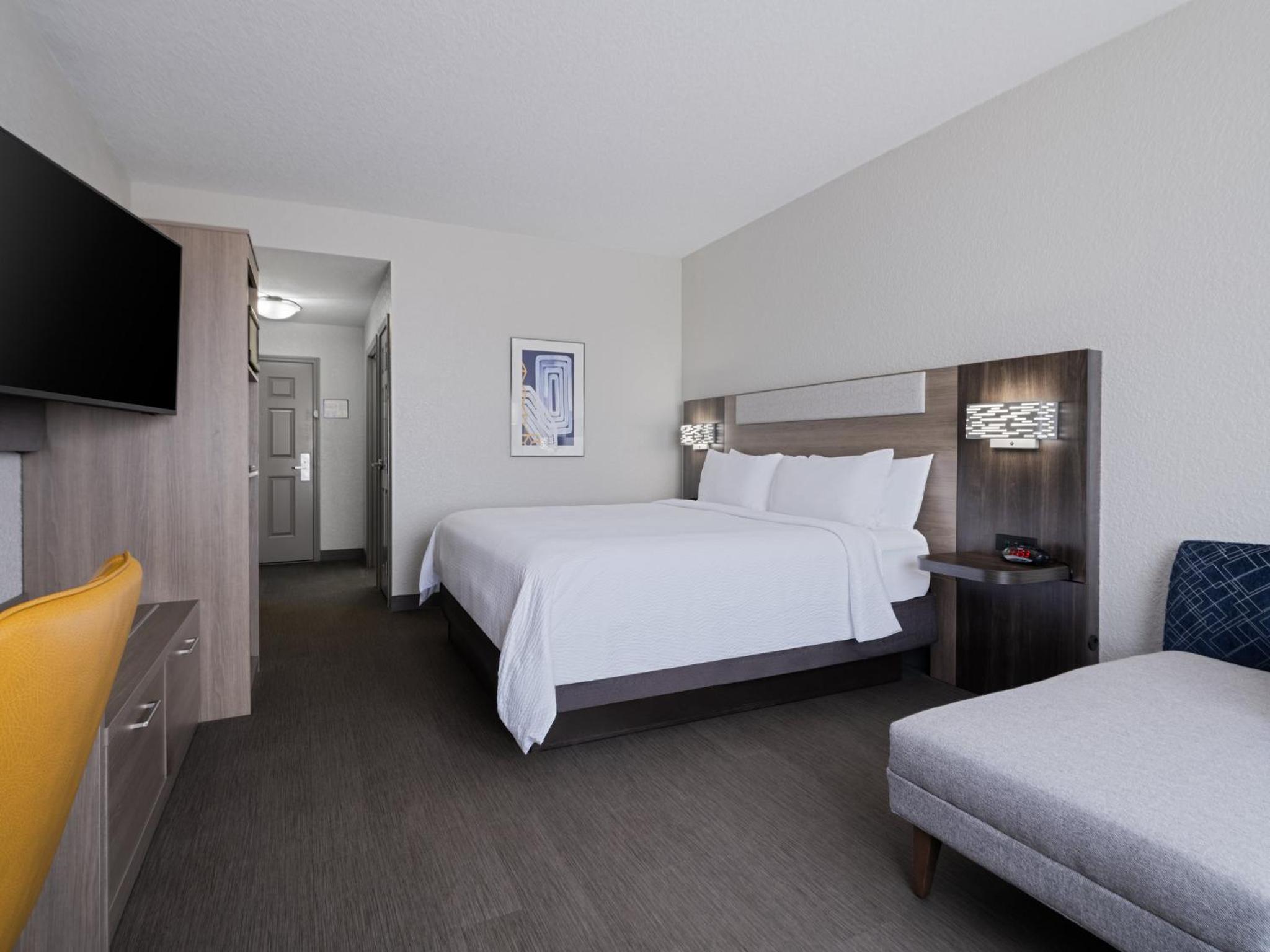 Standard King Room - Photo 3