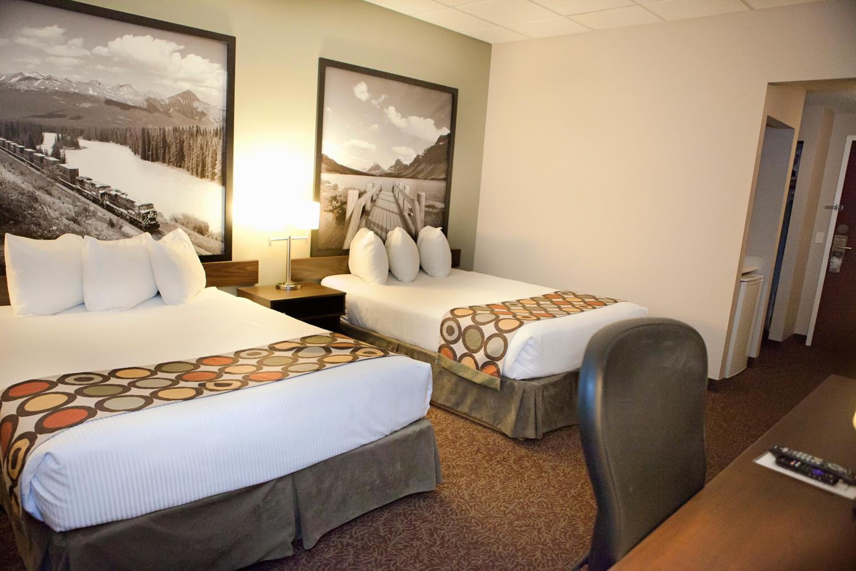 Queen Room with Two Queen Beds - Basement/Non-Smoking - Photo 5