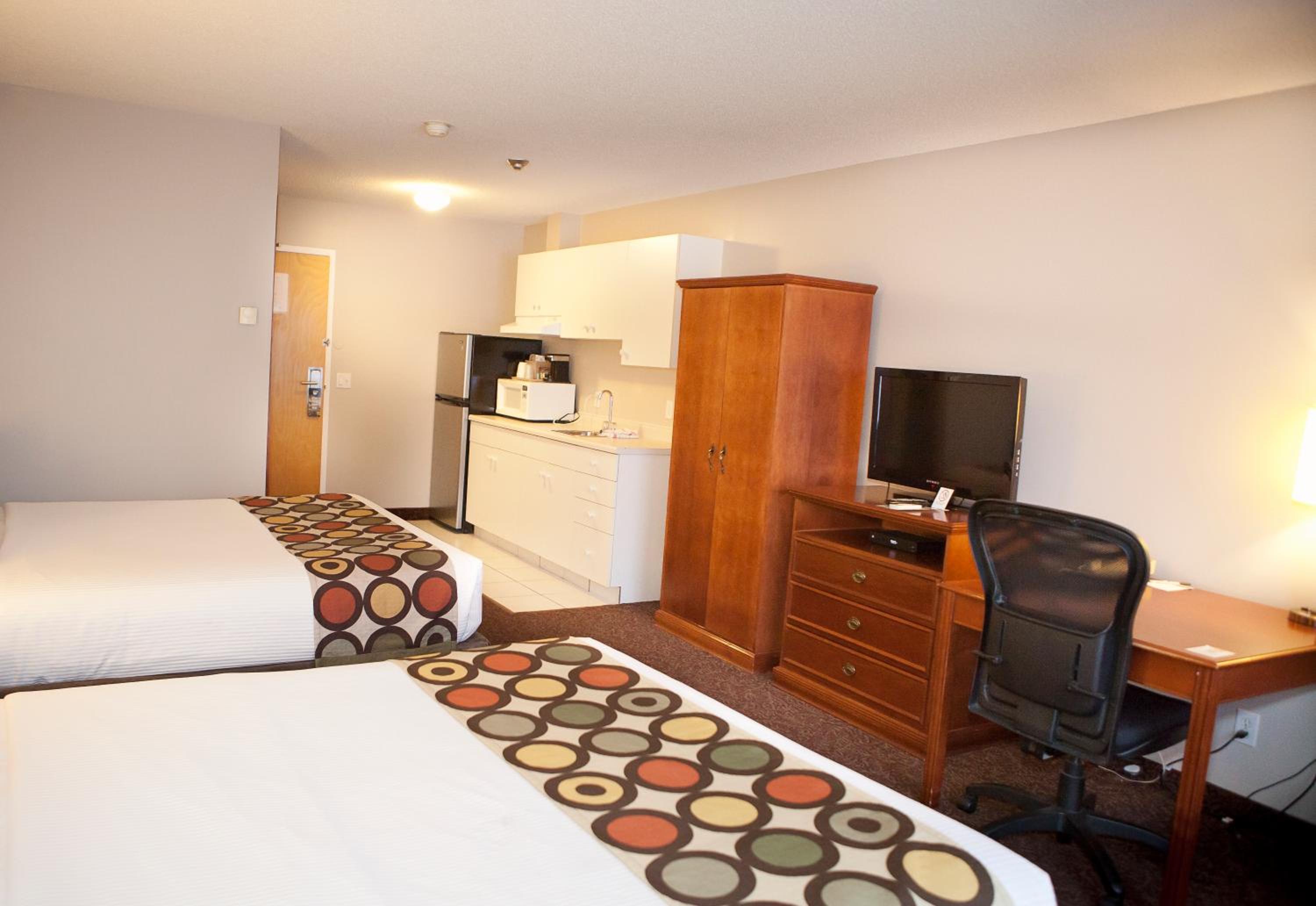 Studio with Two Queen Beds - Non-Smoking - Photo 6