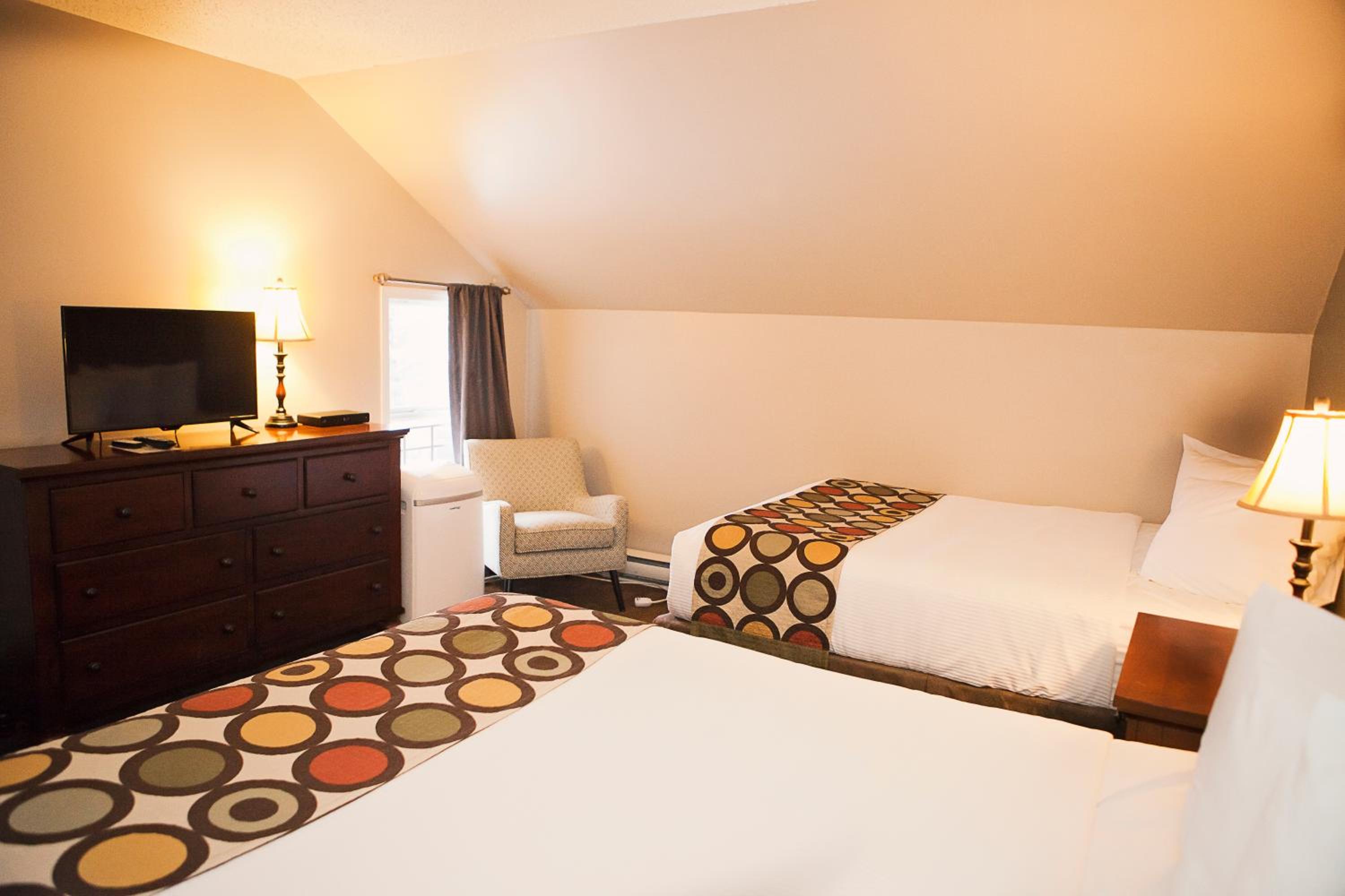 Two-Bedroom Suite - Photo 5