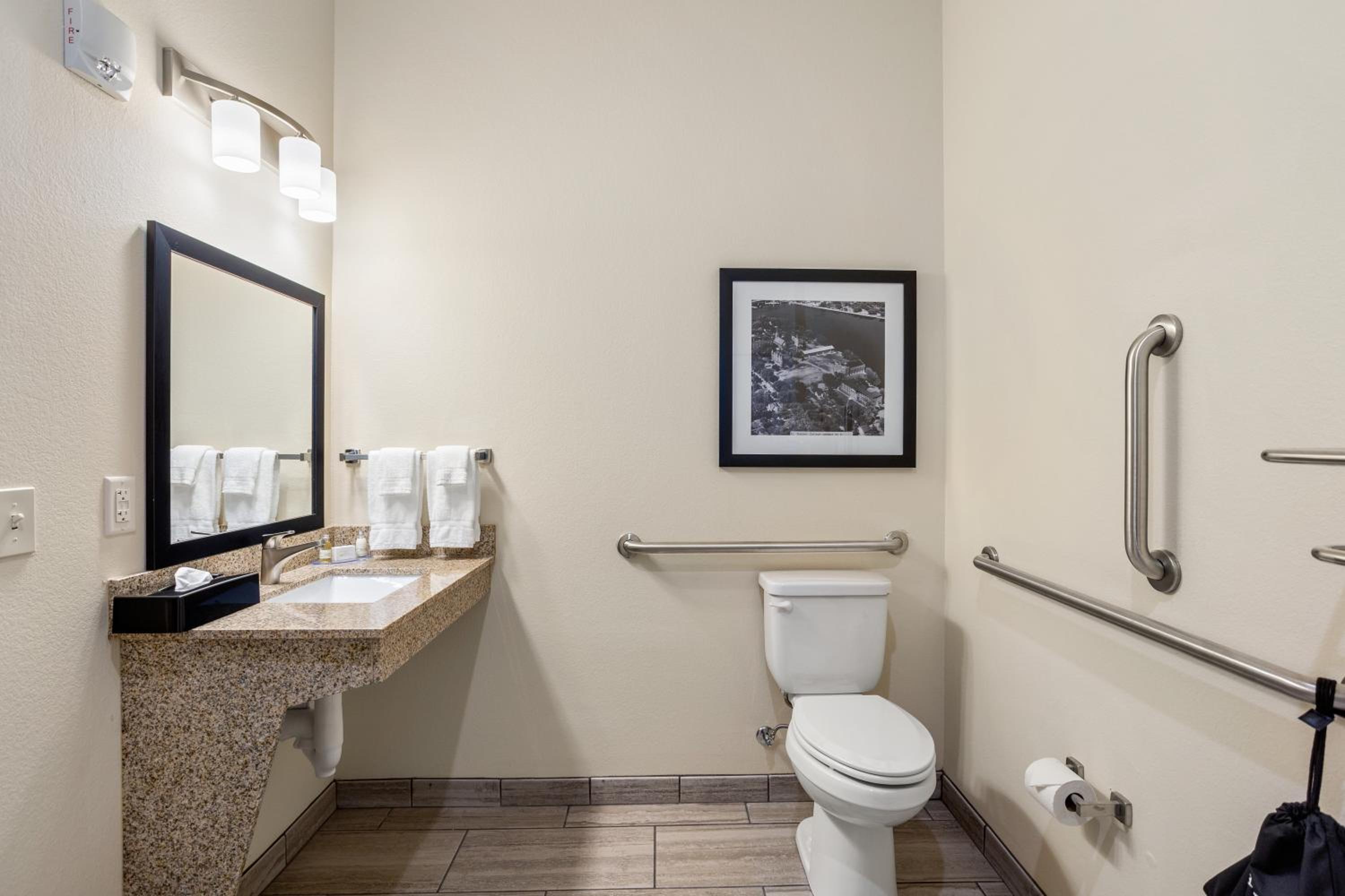 King Room - Disability Access - Photo 3