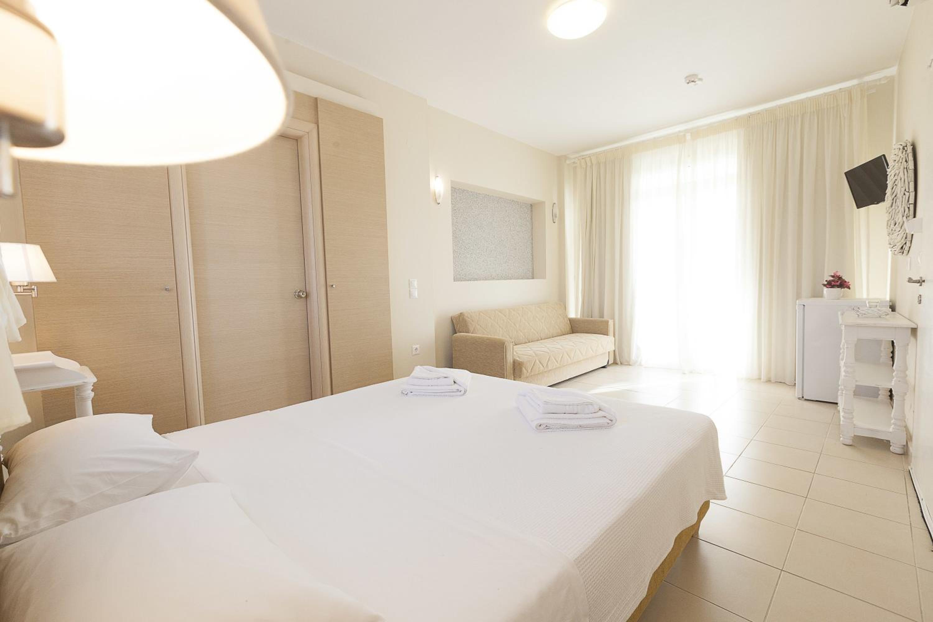Double Room - Photo 6