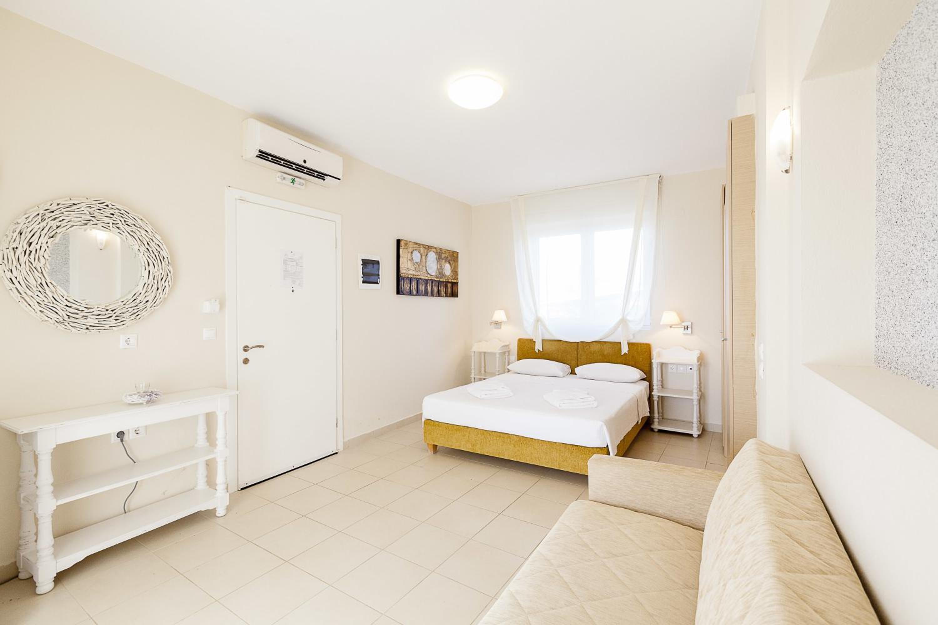 Double Room - Photo 7