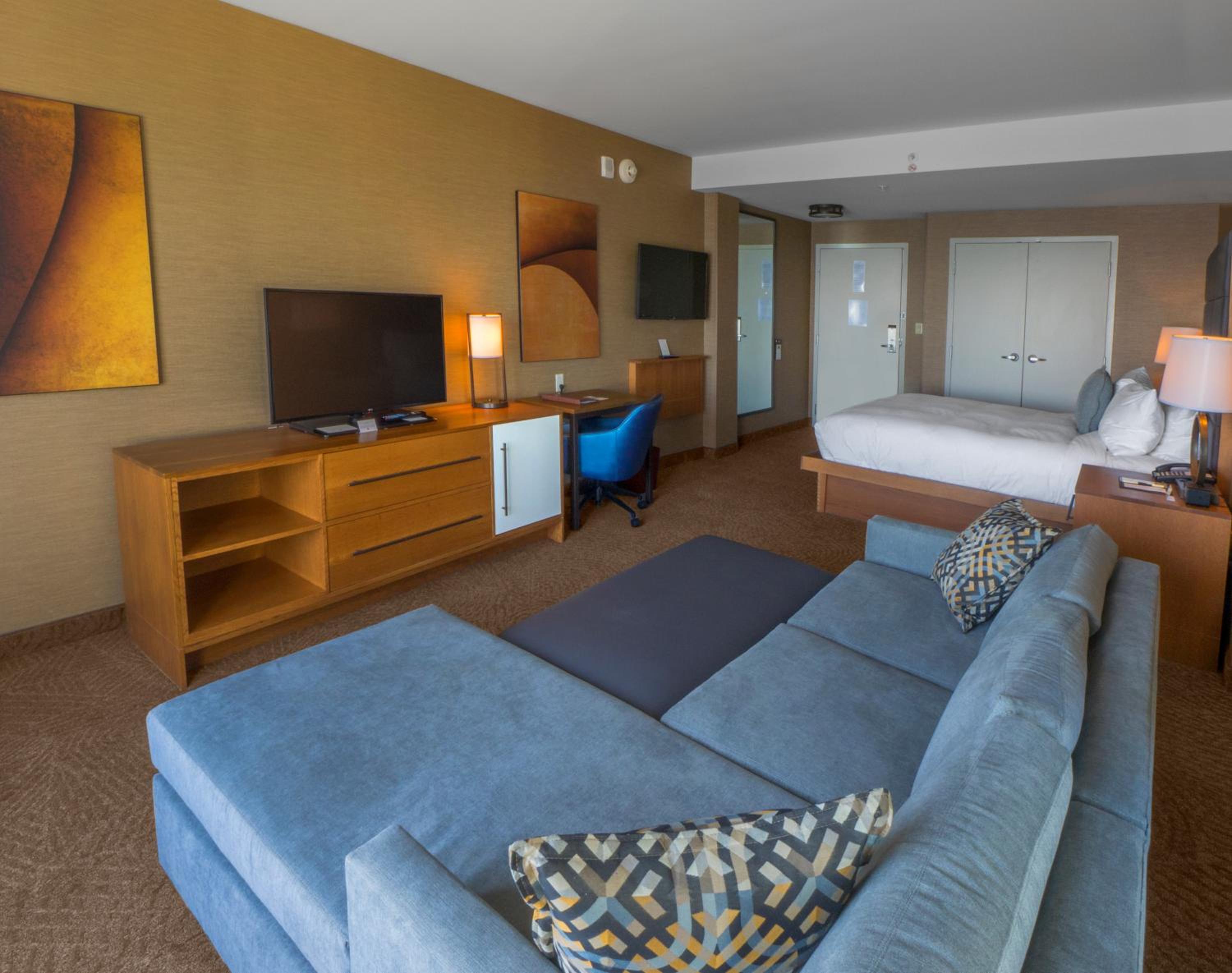 Executive King Suite with Whirlpool - Photo 7