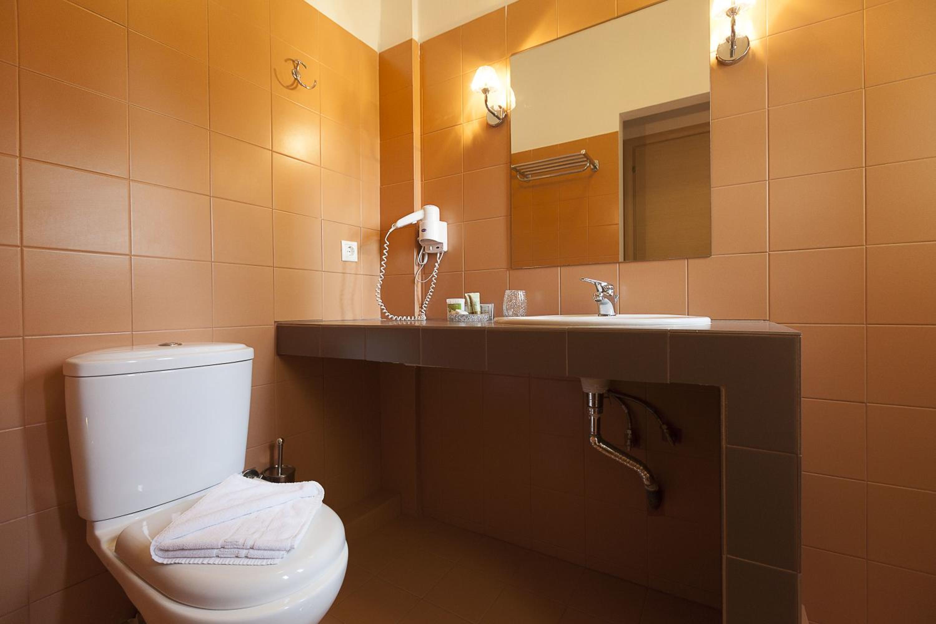 Double Room - Photo 12