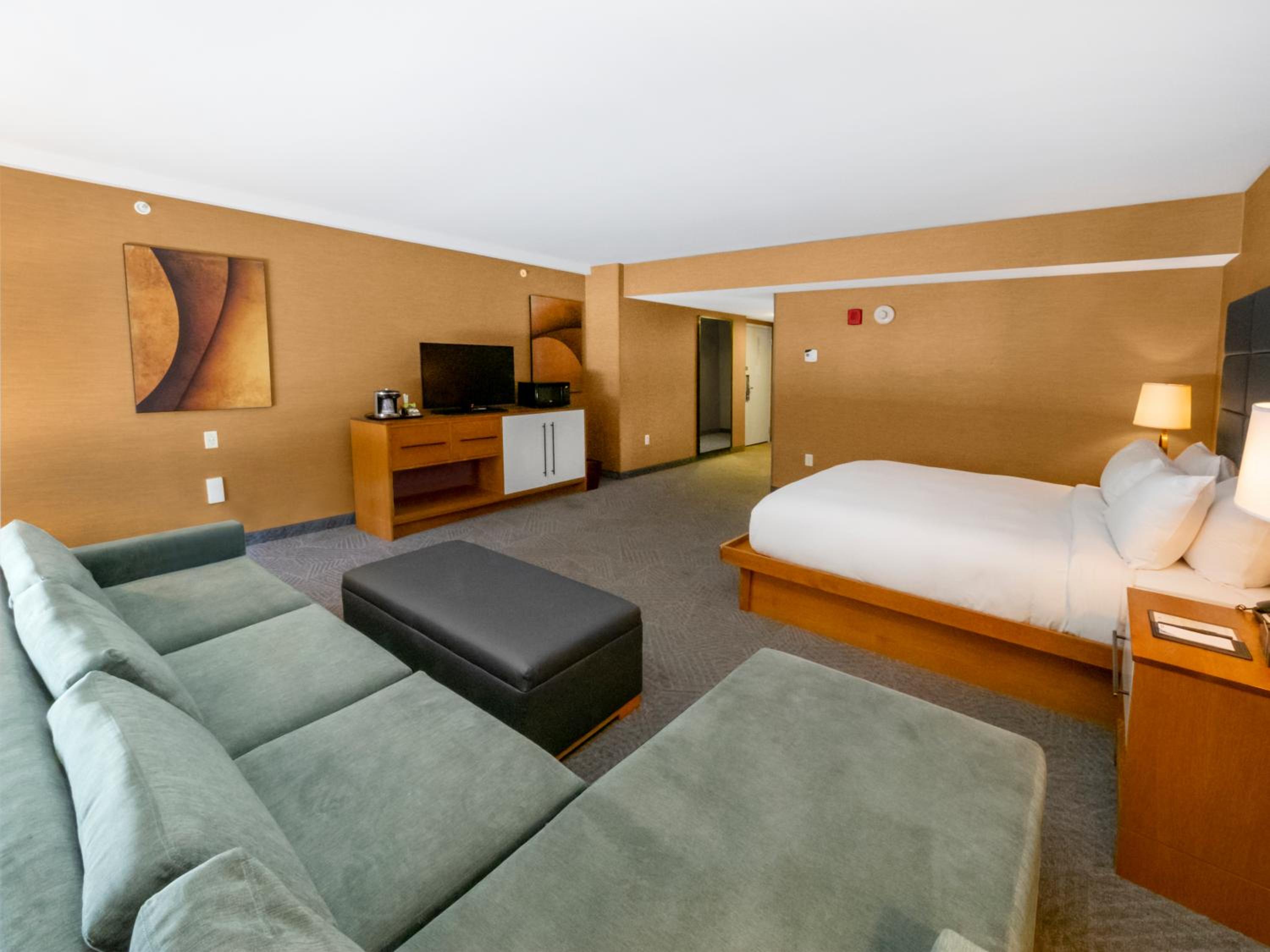 Executive King Suite with Whirlpool - Photo 3