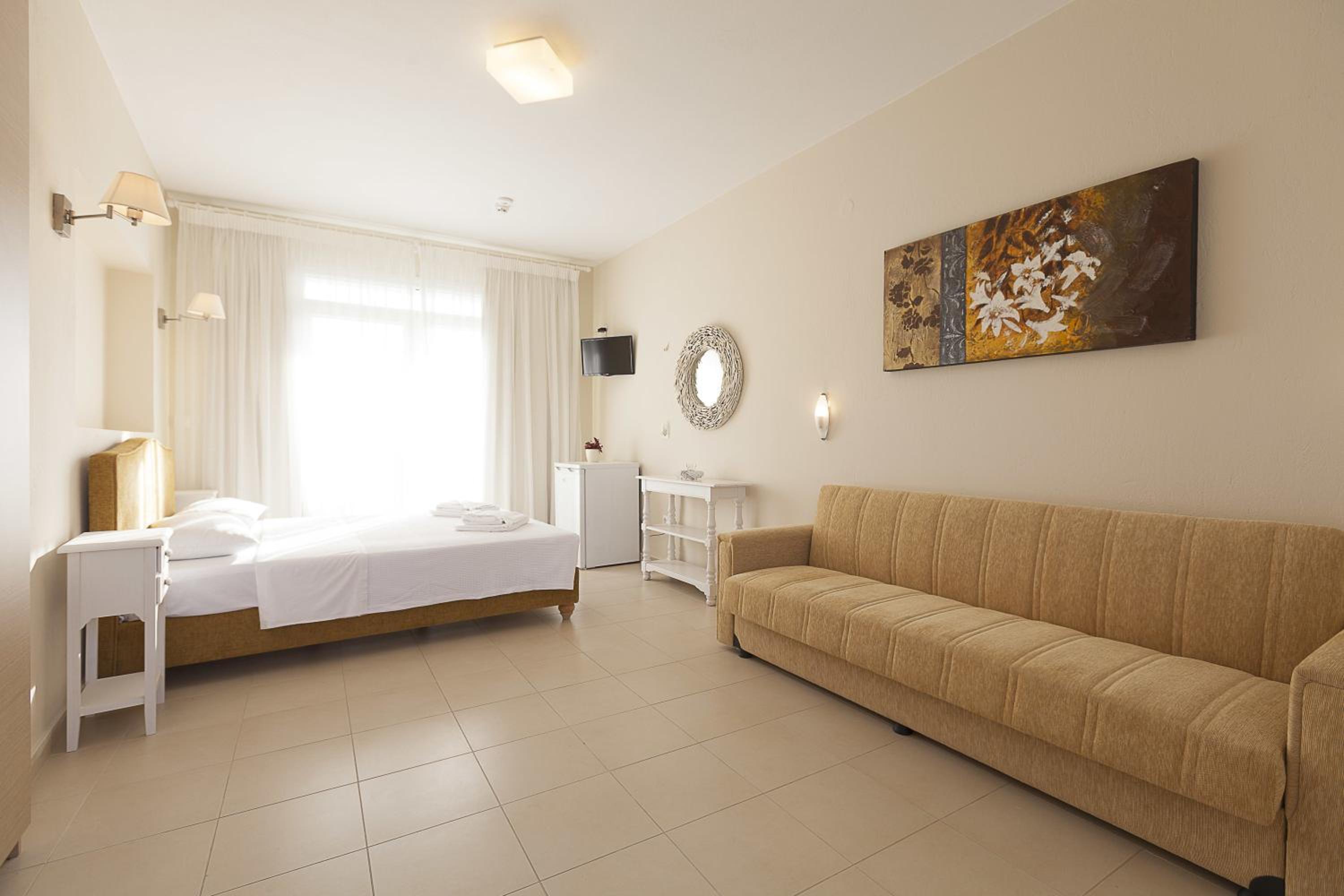 Double Room - Photo 11