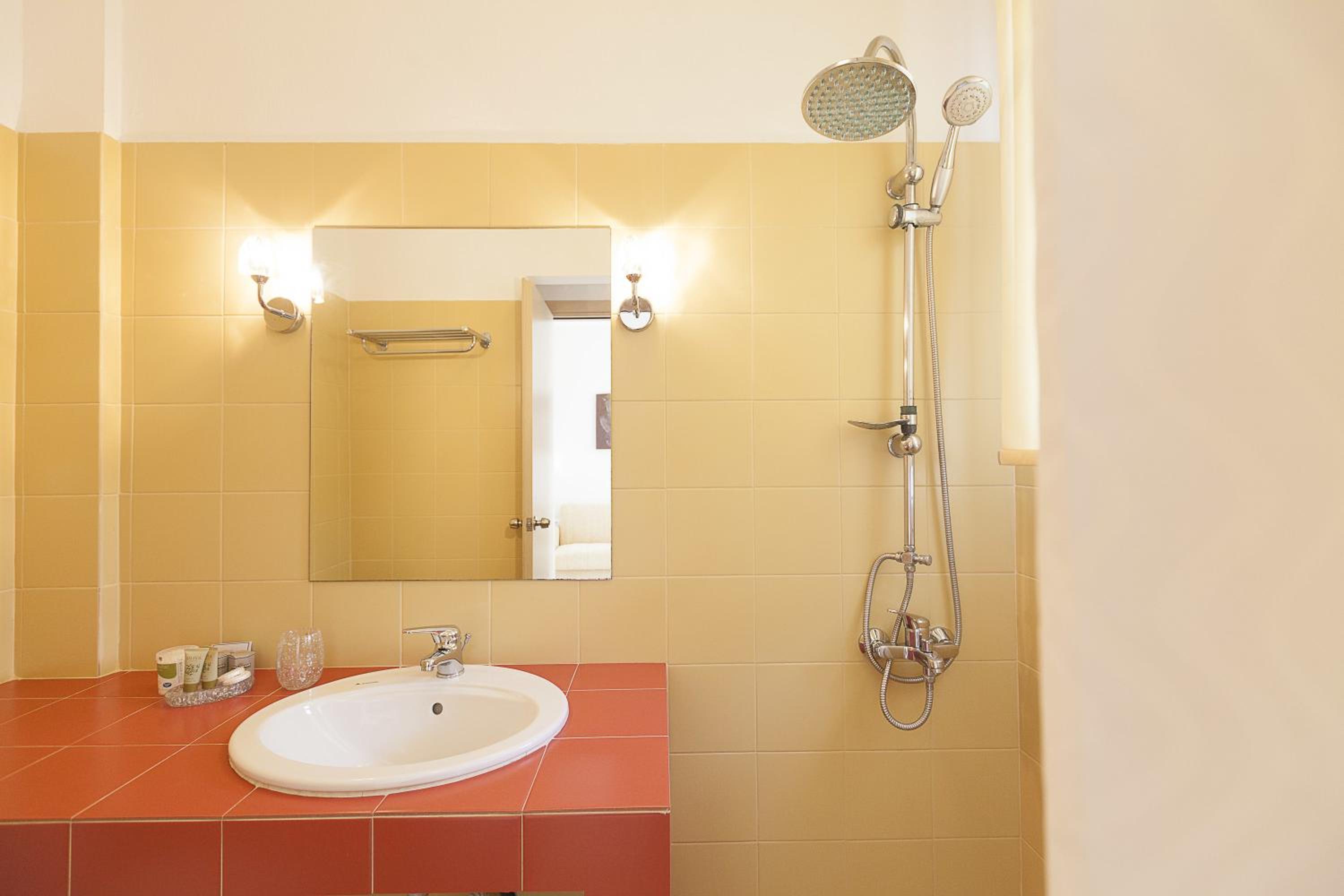 Double Room - Photo 13