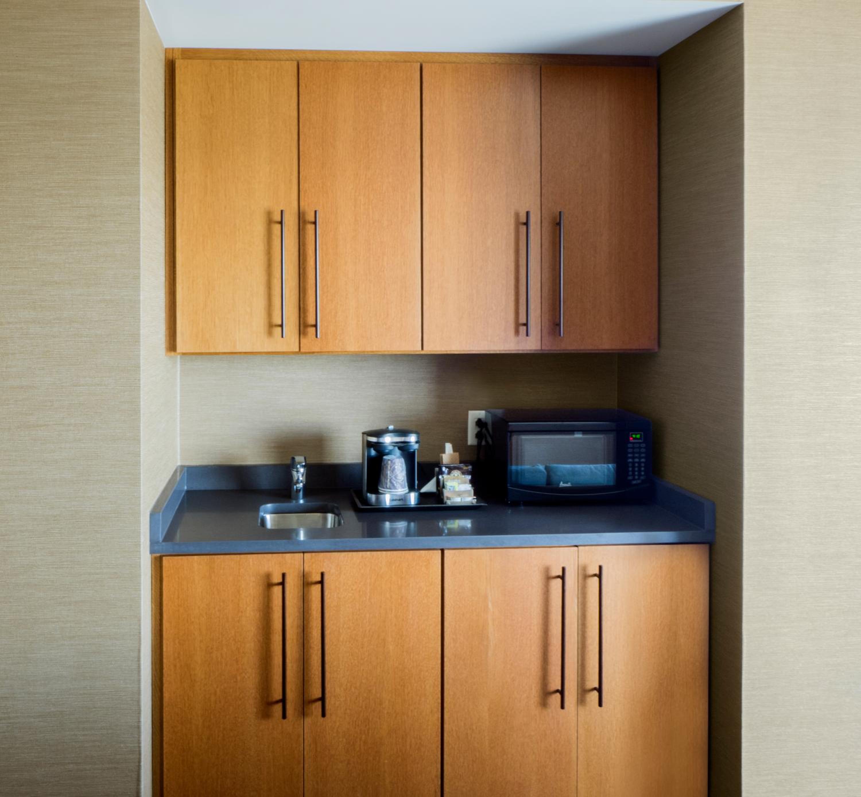 Executive King Suite with Whirlpool - Photo 8
