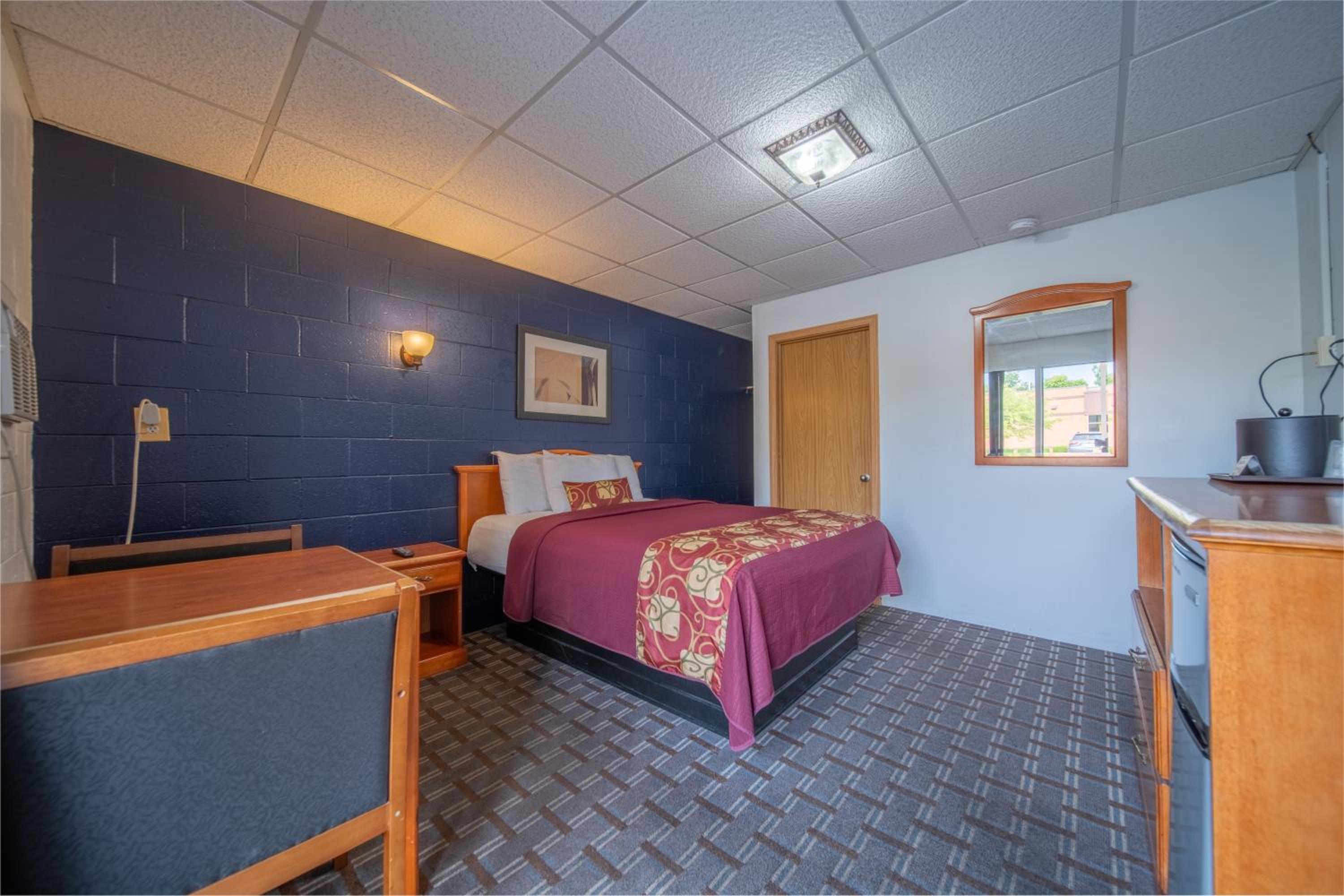 Queen Room - Photo 1