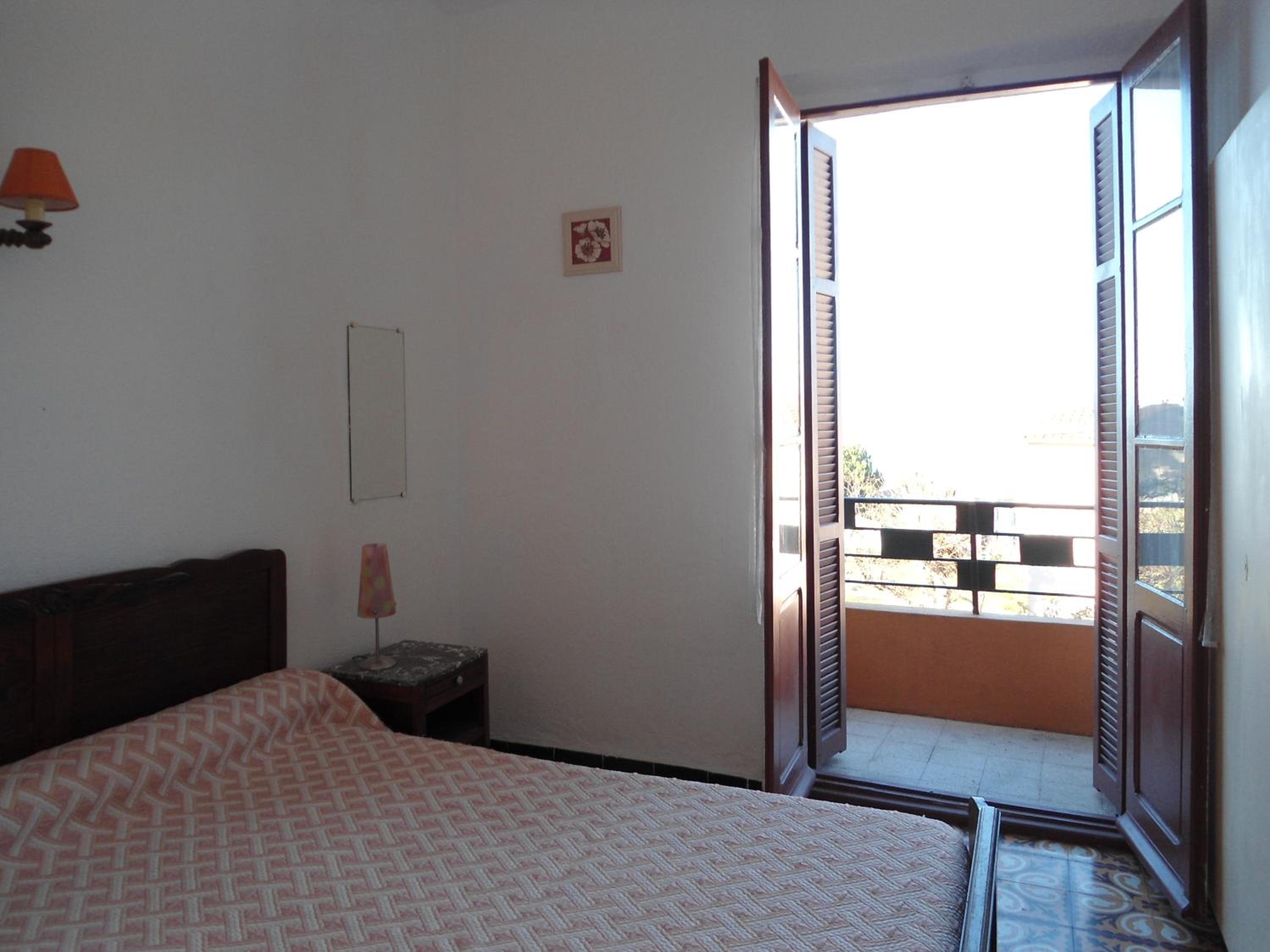 Double Room with Balcony - Photo 3
