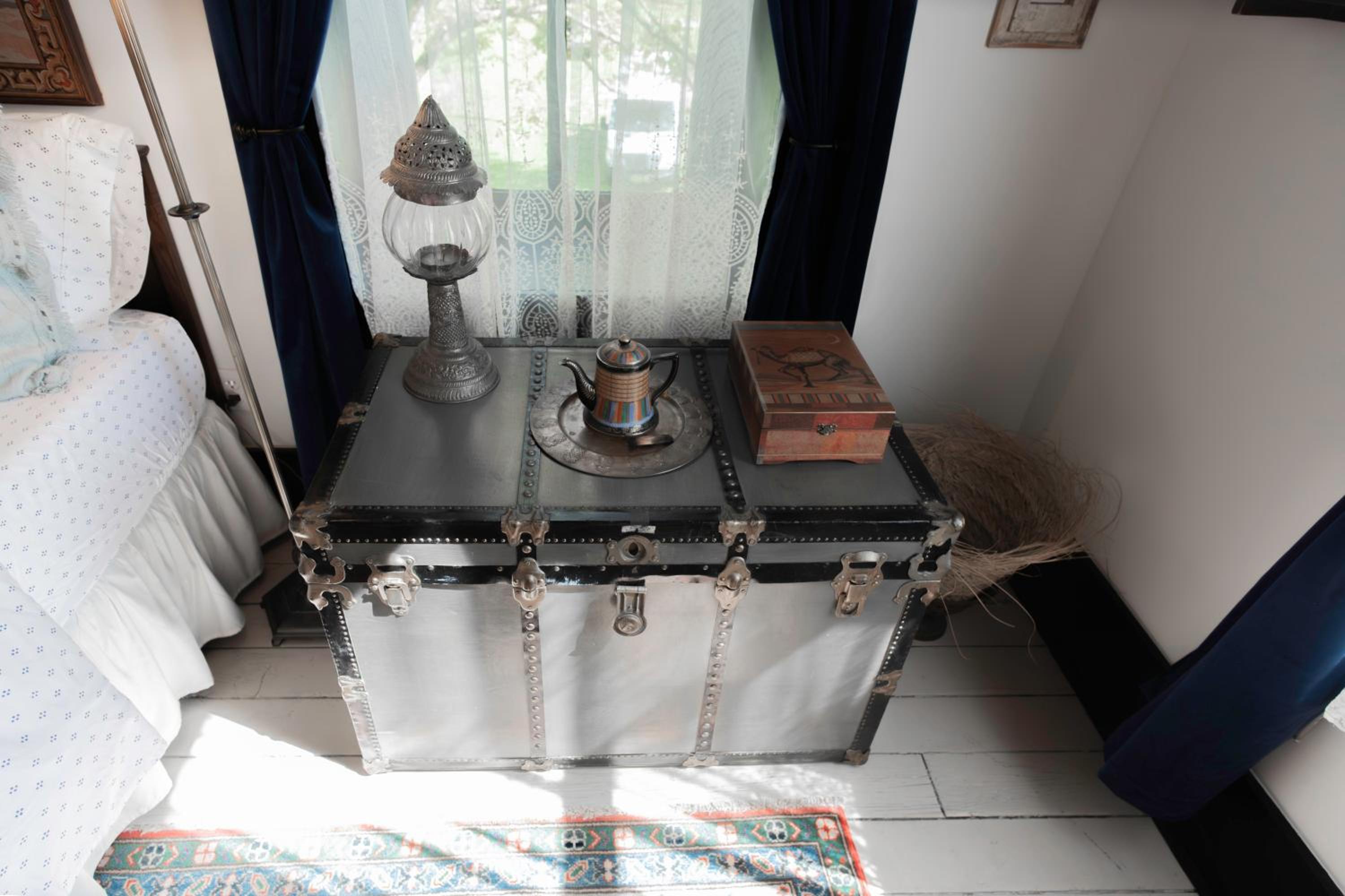 Queen Room photo 2