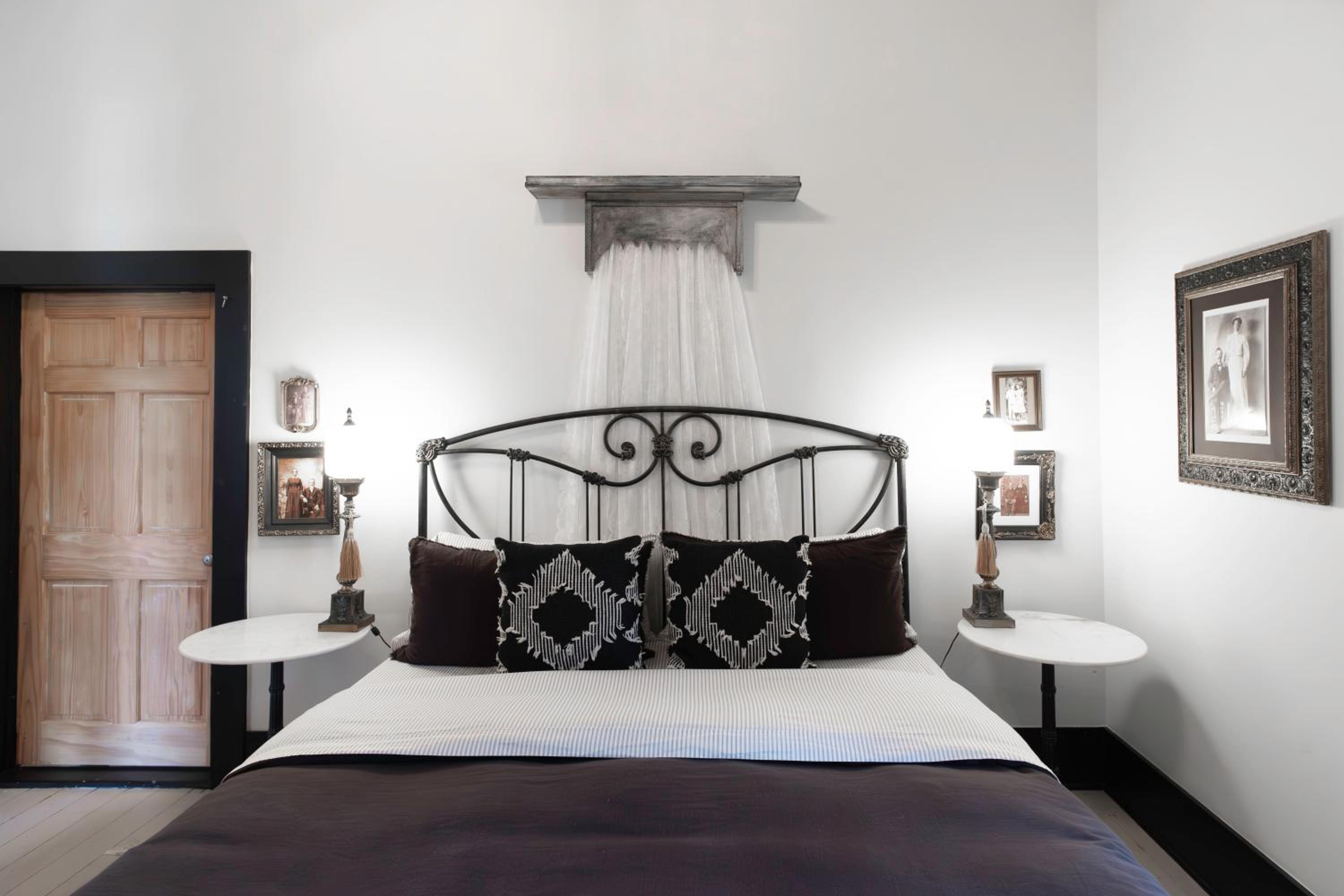 Deluxe King Suite - Photo 3