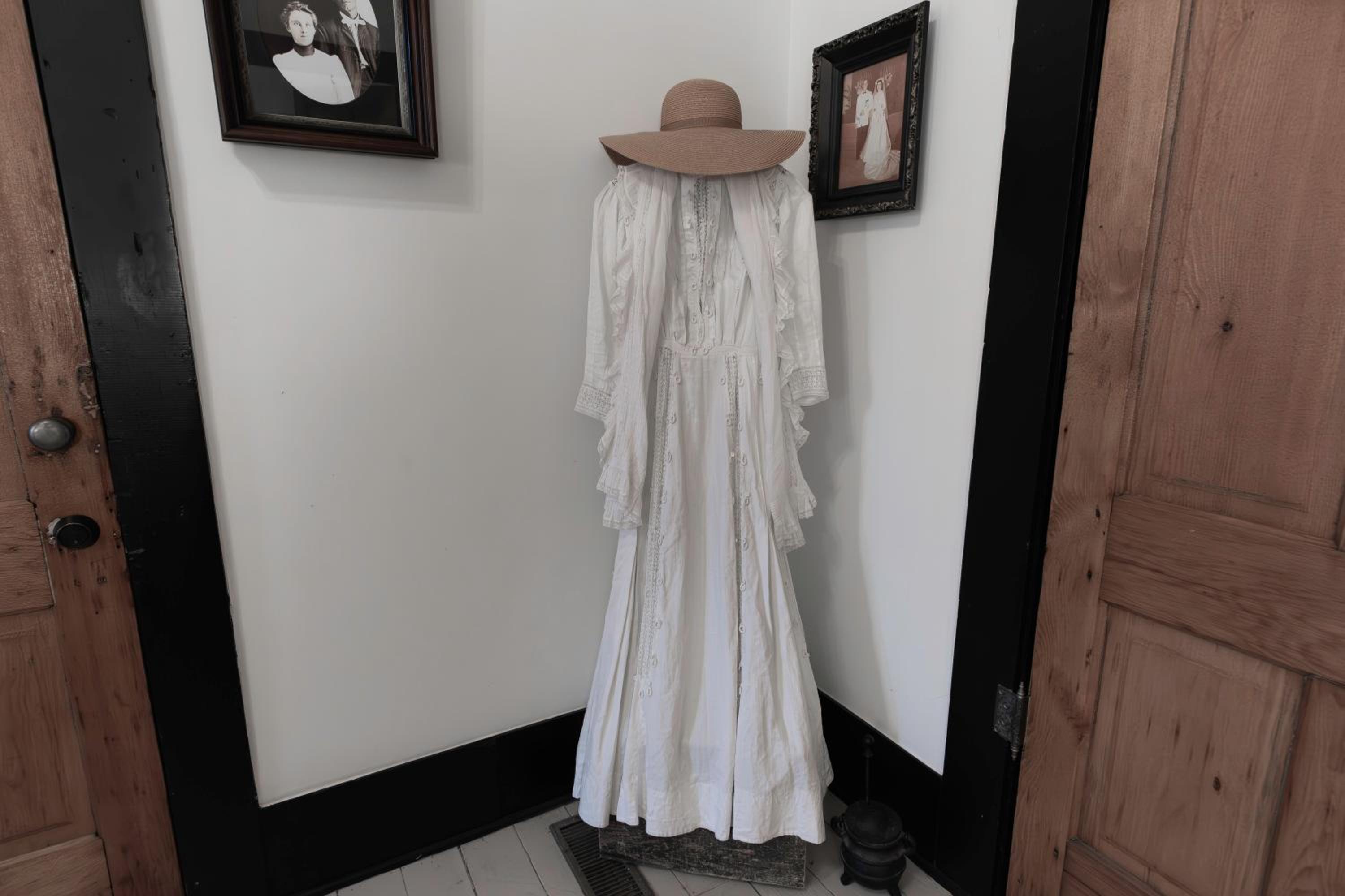 Deluxe King Suite - Photo 4