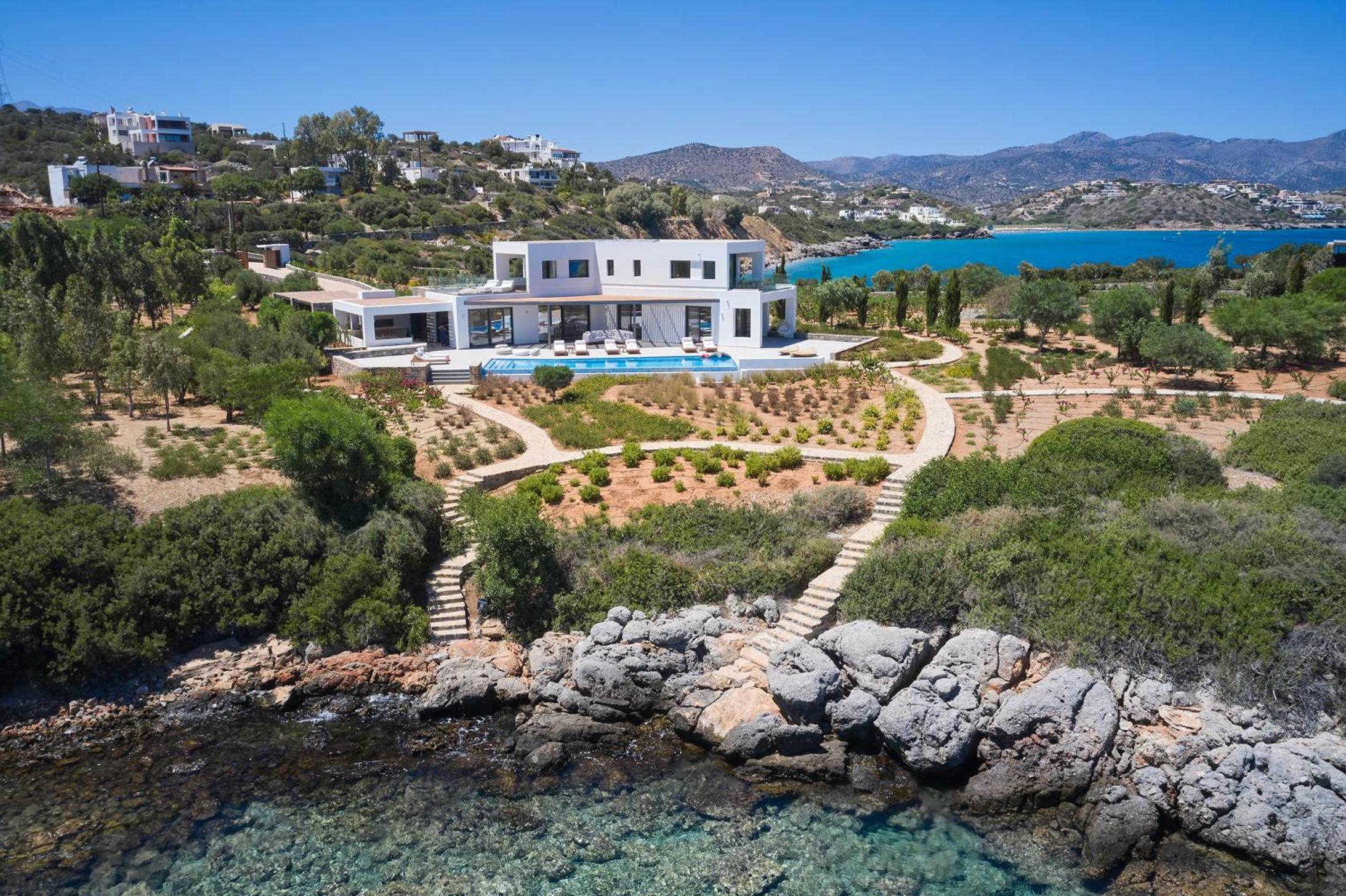 Villa photo 2