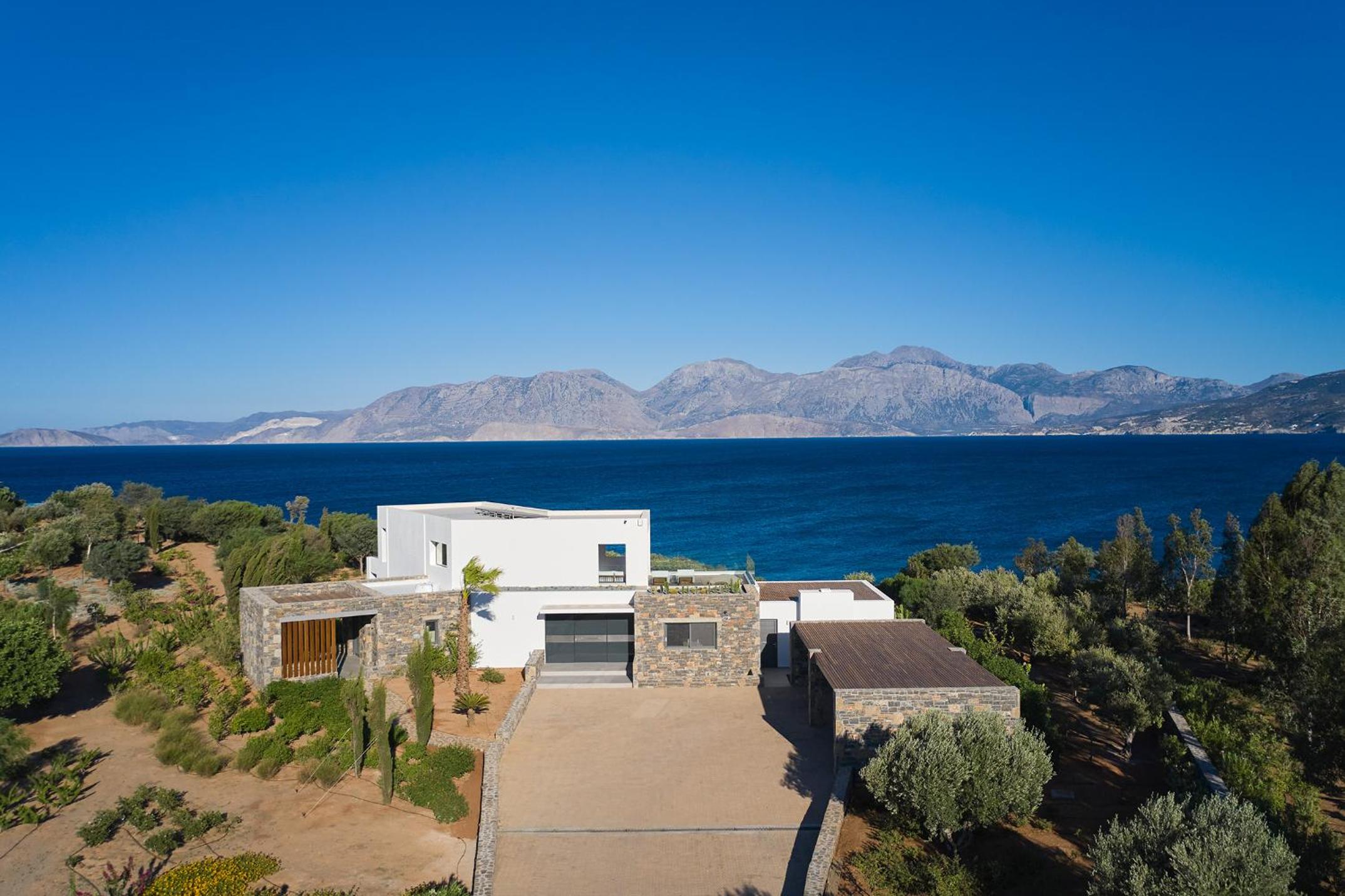 Villa photo 3