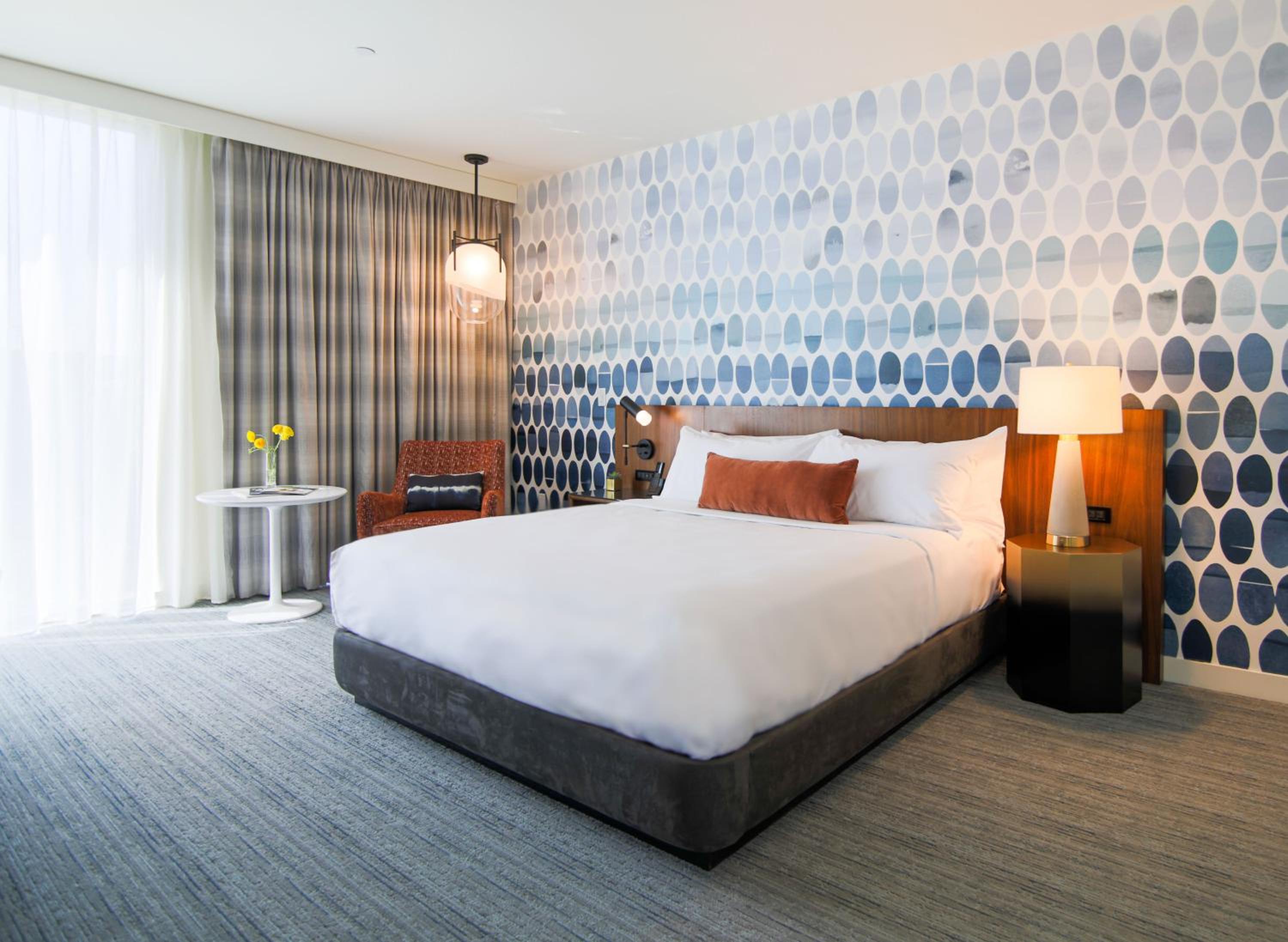Premium King Bed Hearing Impaired - Photo 1